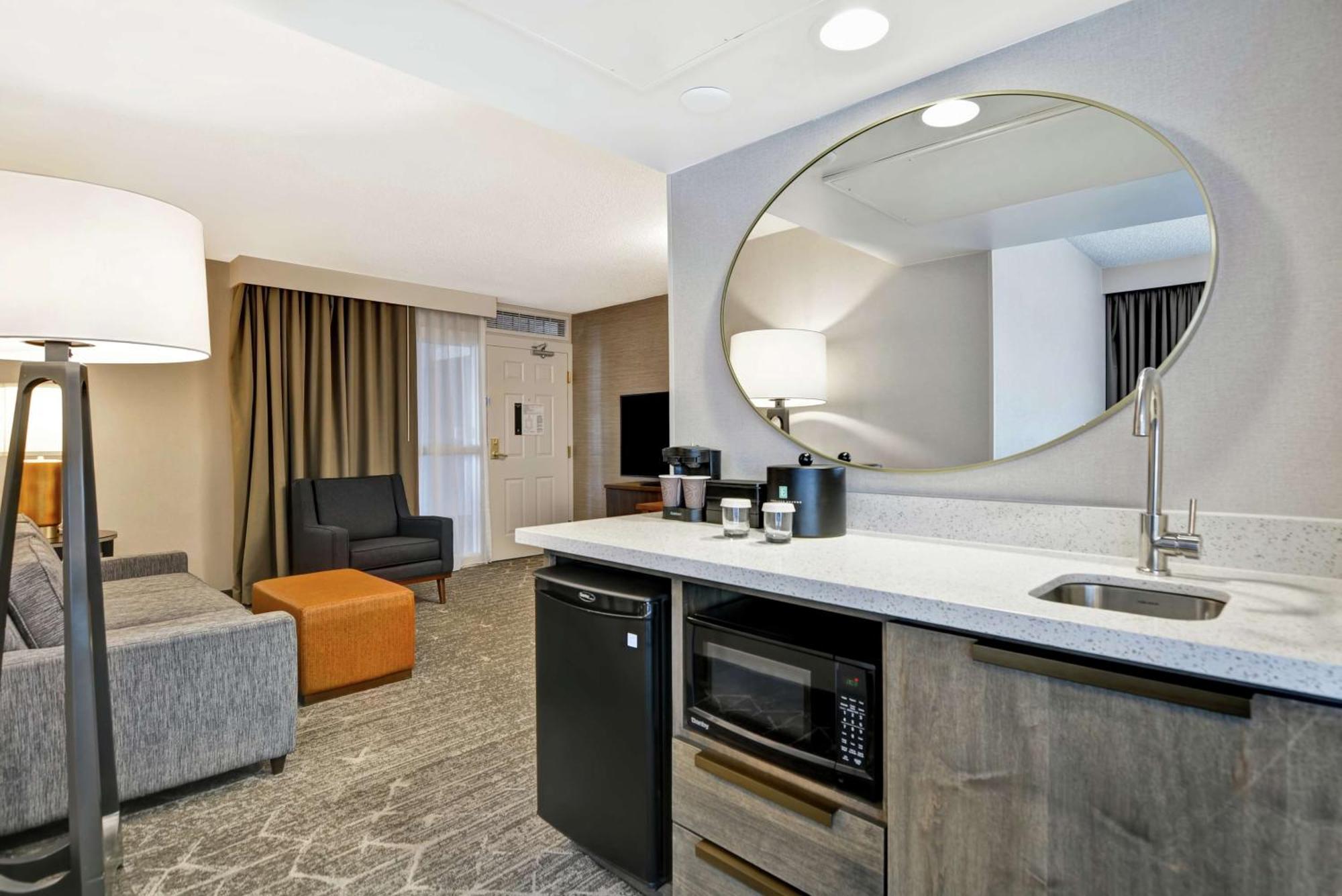 Executive Corner King Suite w or Sofa Sleeper 1 Bedroom