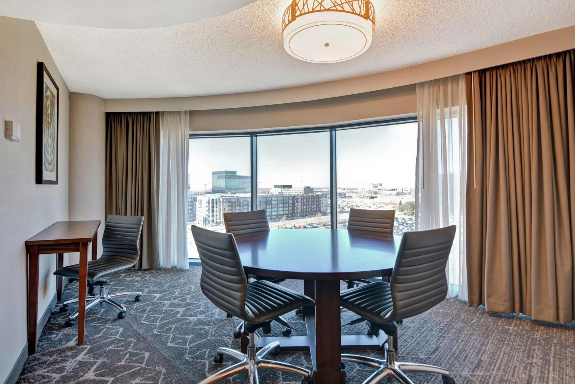 Executive Corner King Suite w or Sofa Sleeper 1 Bedroom