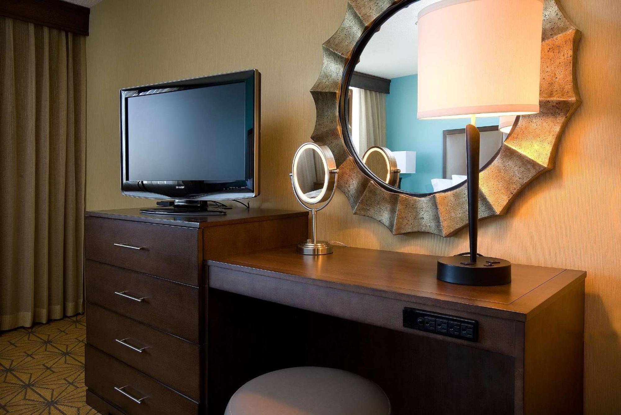 Custom Suite Two Double Beds Non-Smoking