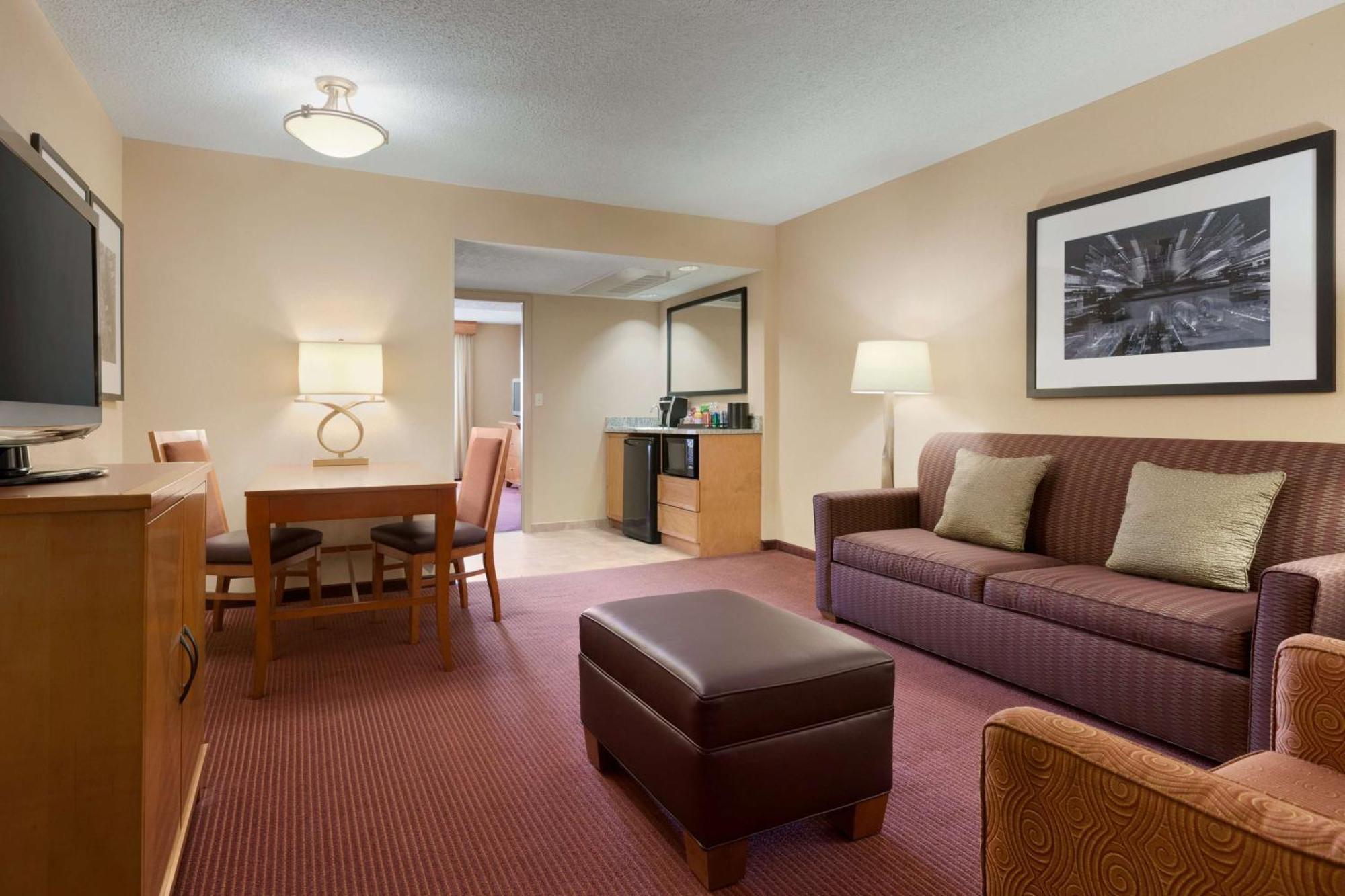Suite Two Double Beds Non-Smoking