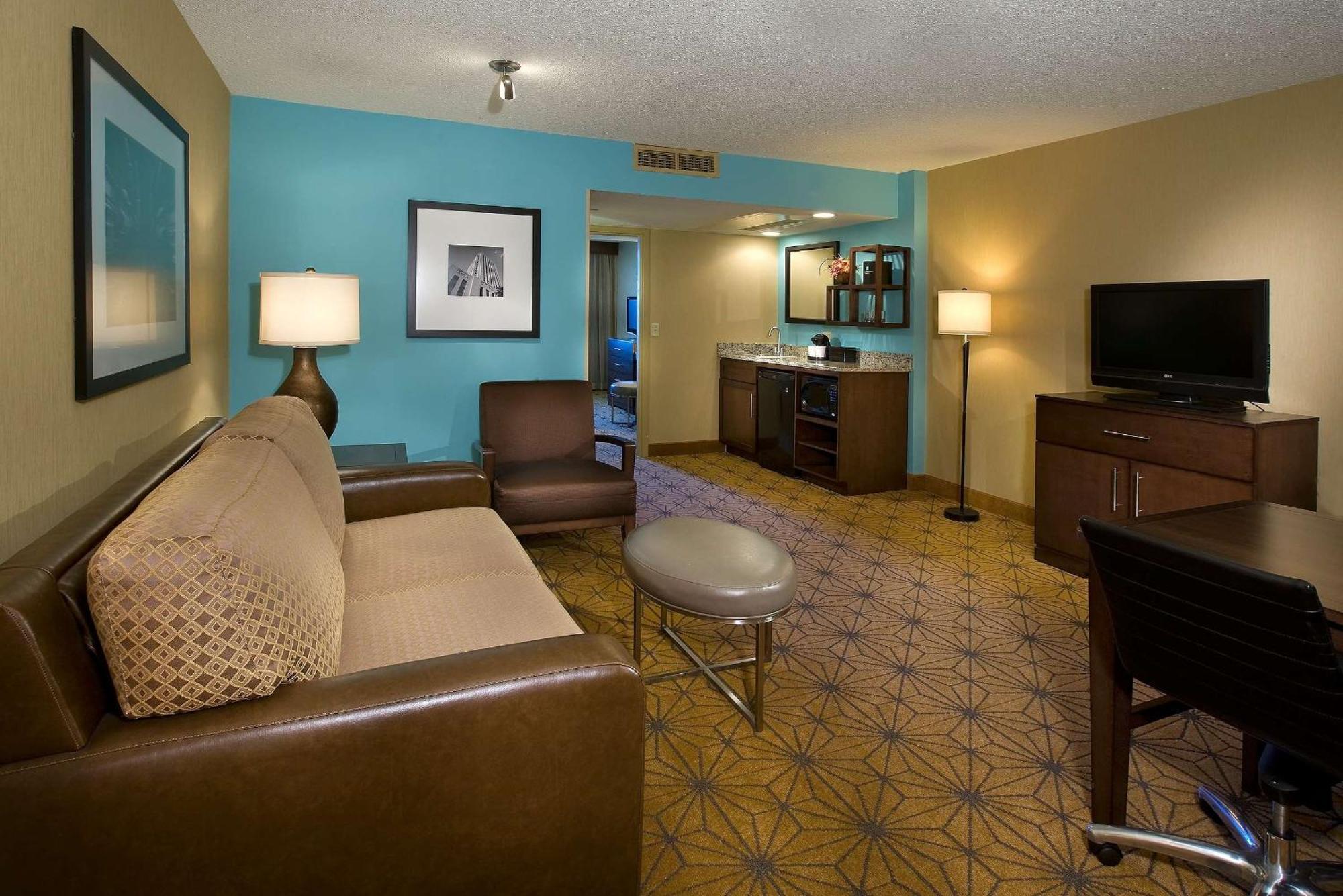 Custom Suite Two Double Beds Non-Smoking