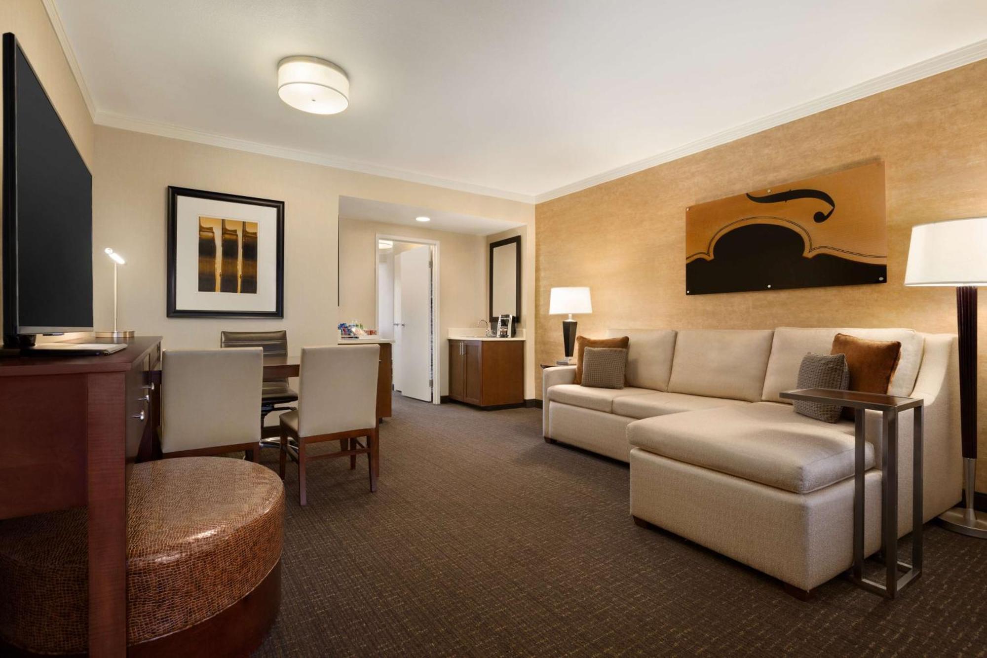 King Suite with Roll-In Shower - Mobility/Hearing Accessible - Non-Smoking