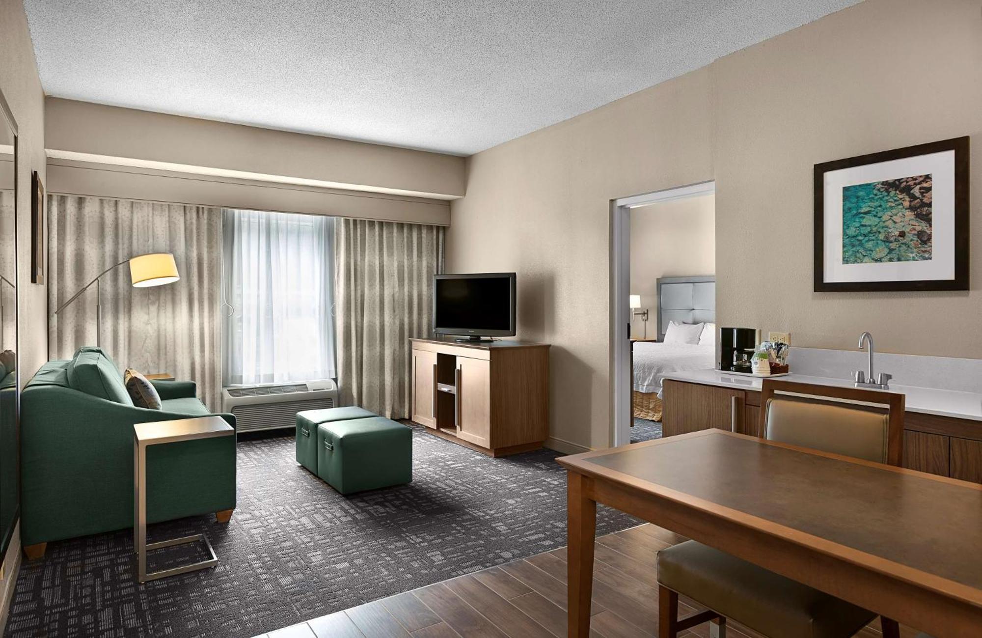 King Suite Mobility Hearing Access or Non-Smoking