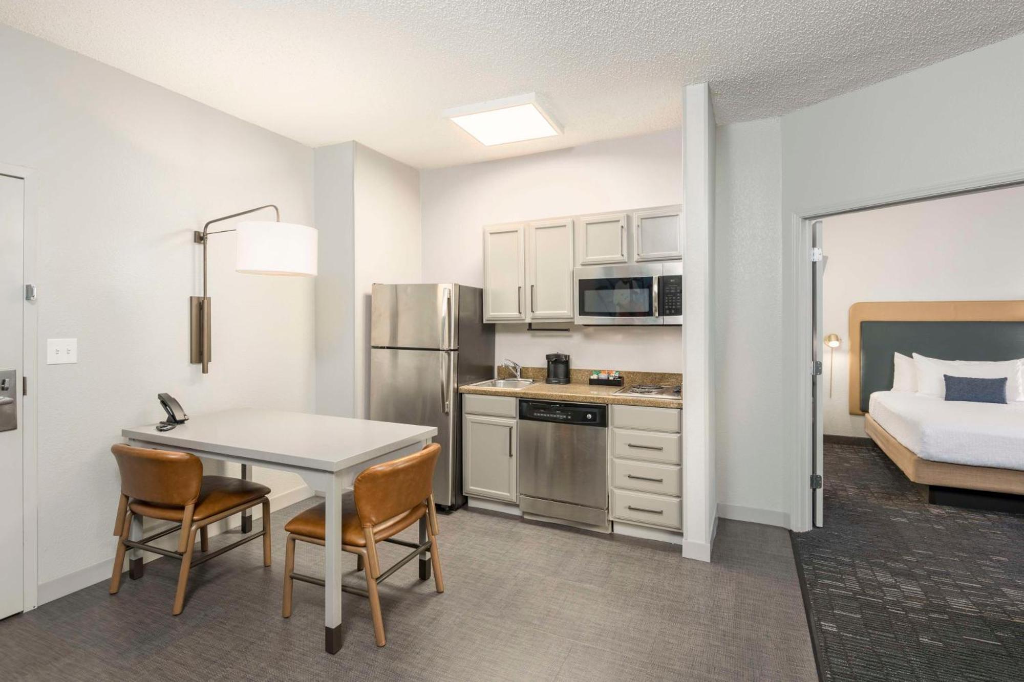One-Bedroom King Suite - Non-Smoking