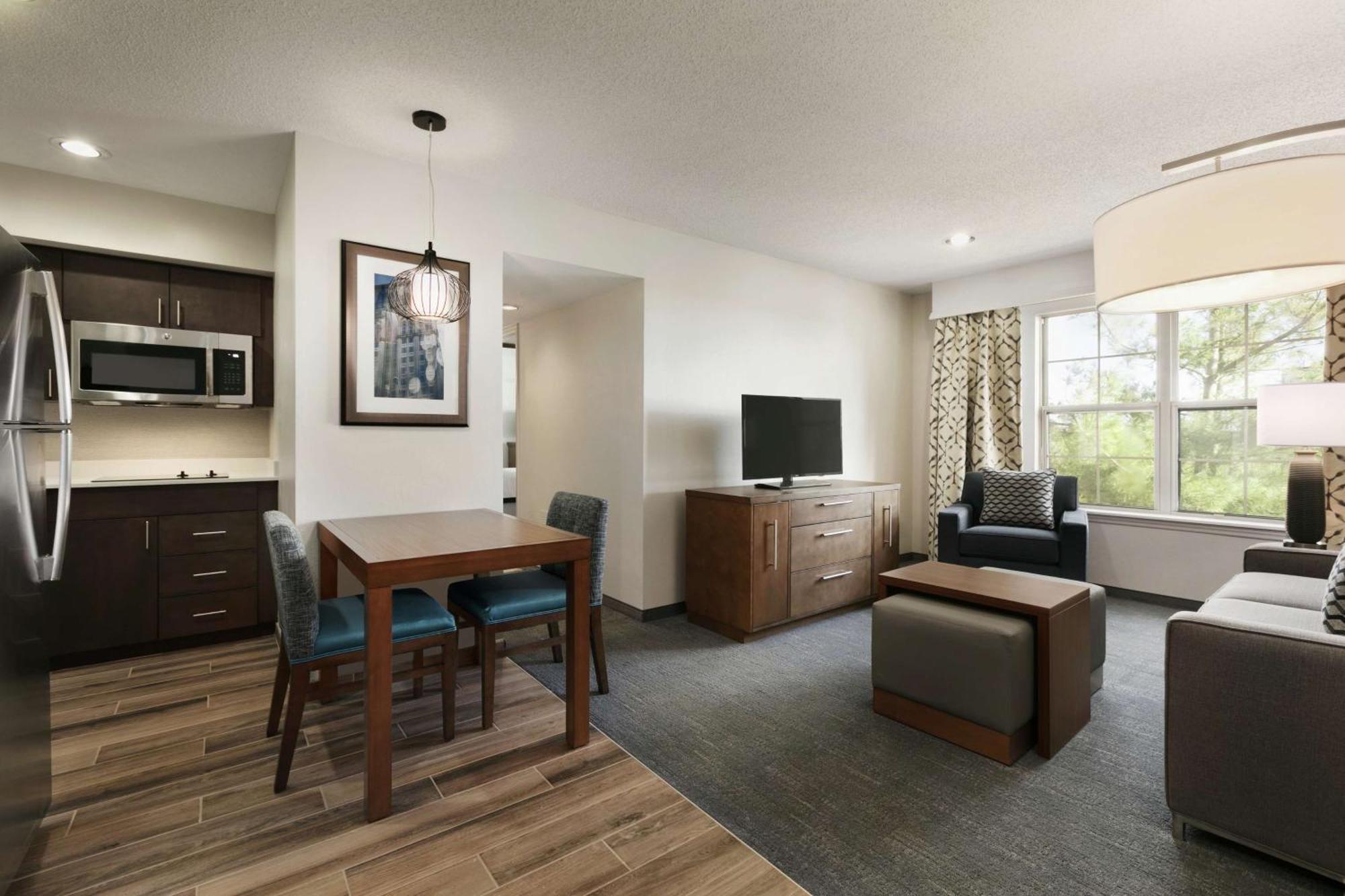 One-Bedroom King Suite with Patio - Non-Smoking