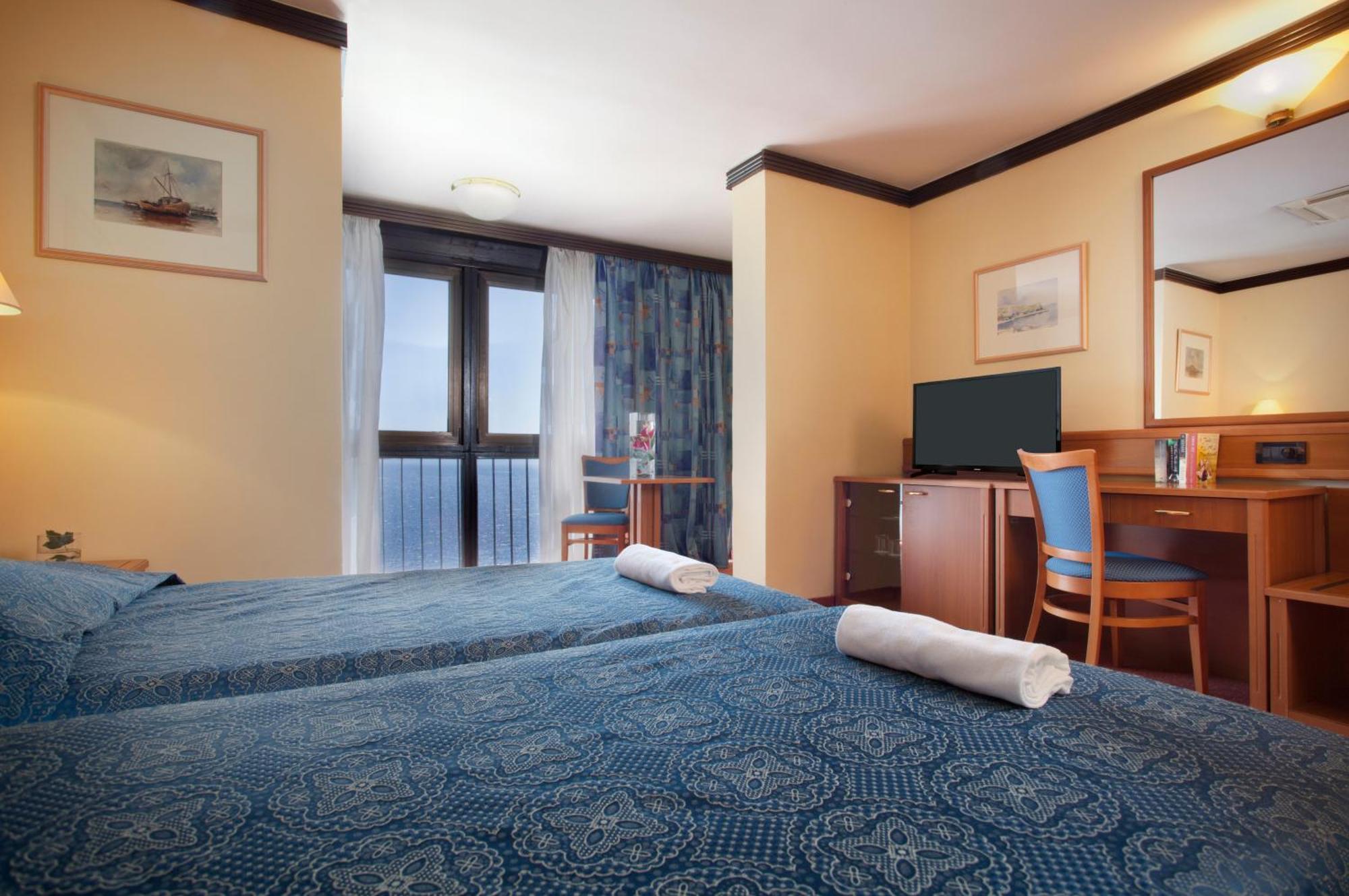 Double or Twin Room Sea View