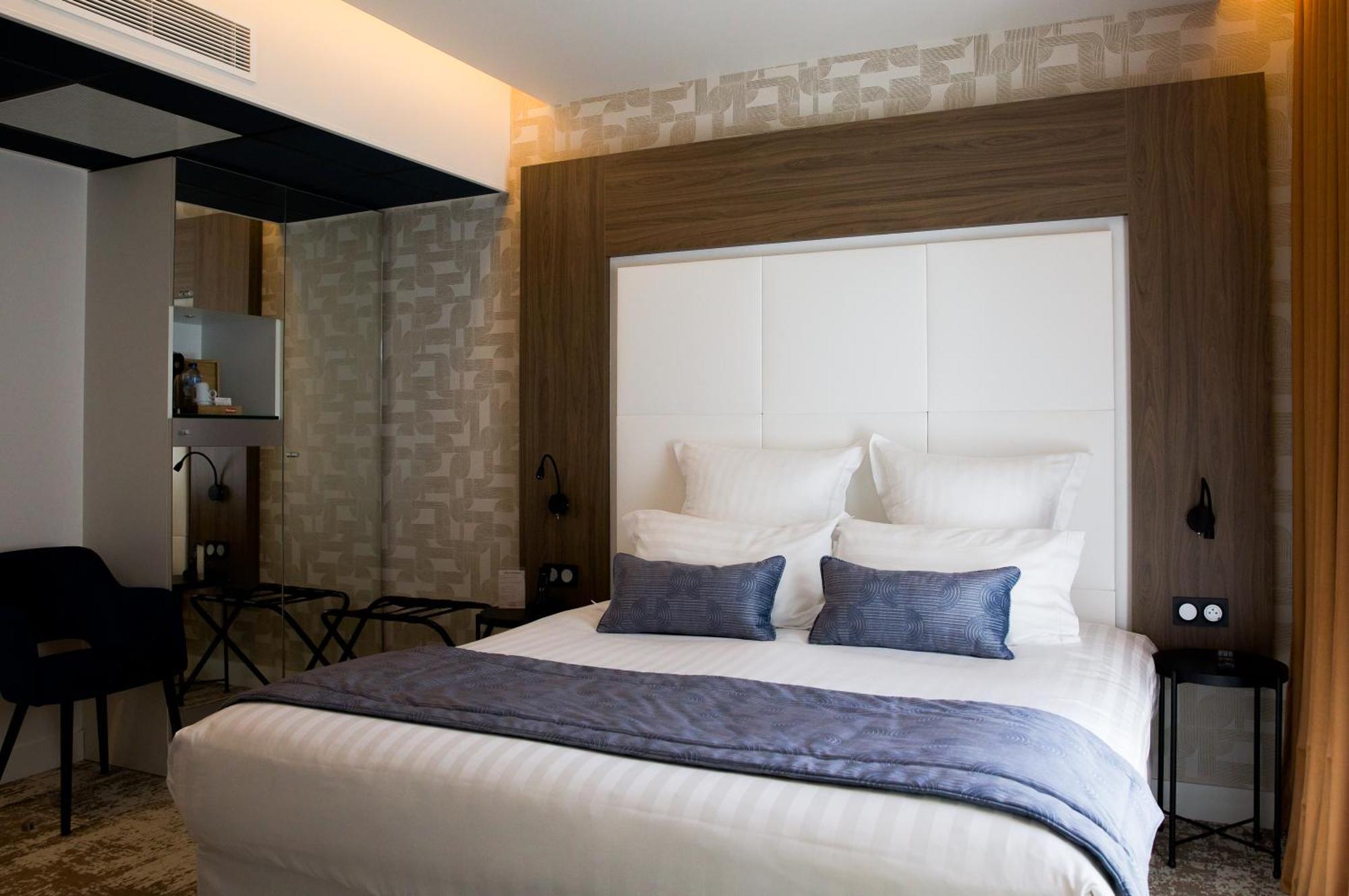 Deluxe Double Room Balcony King Size Bed