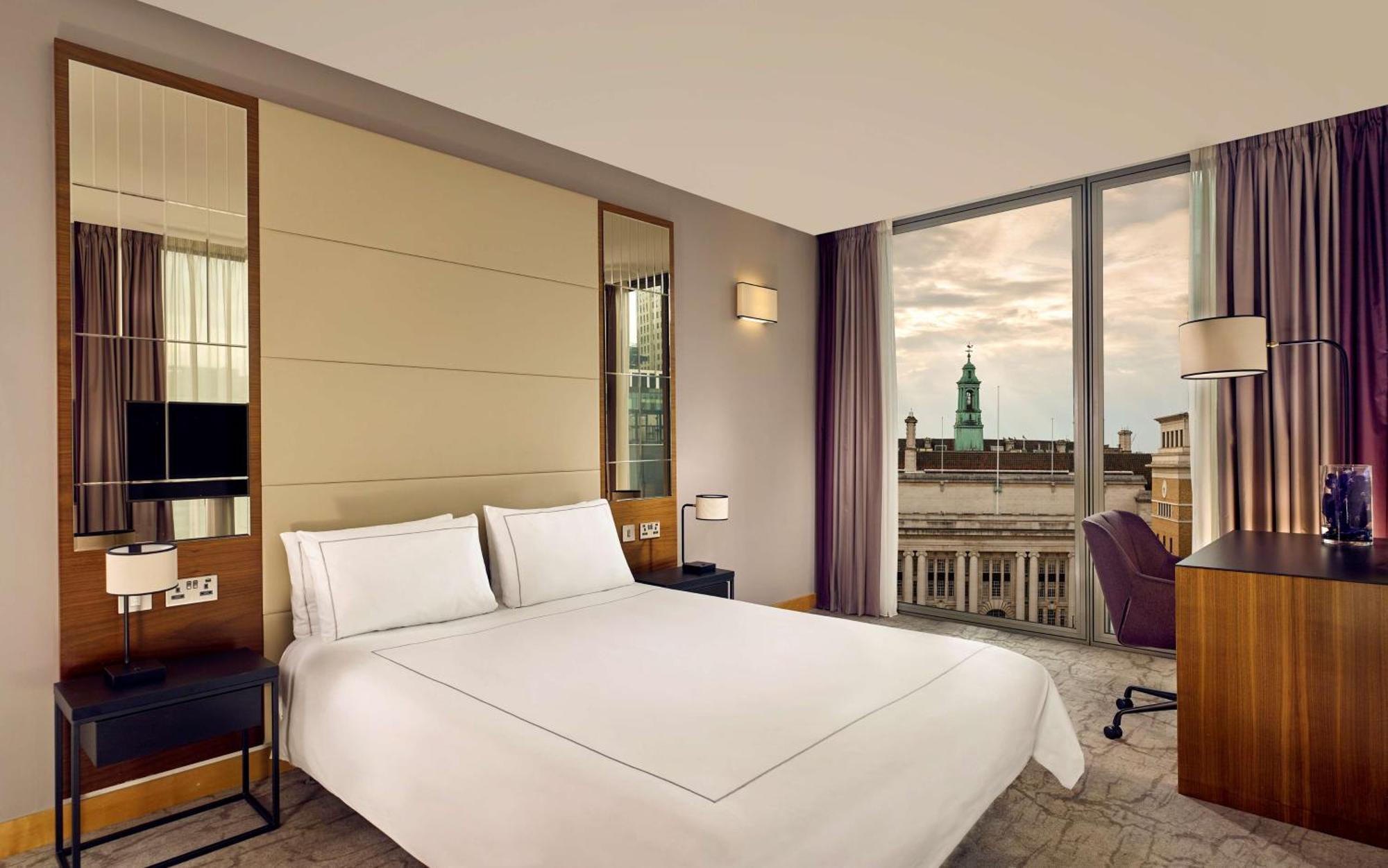 Superior Double Room London Eye View