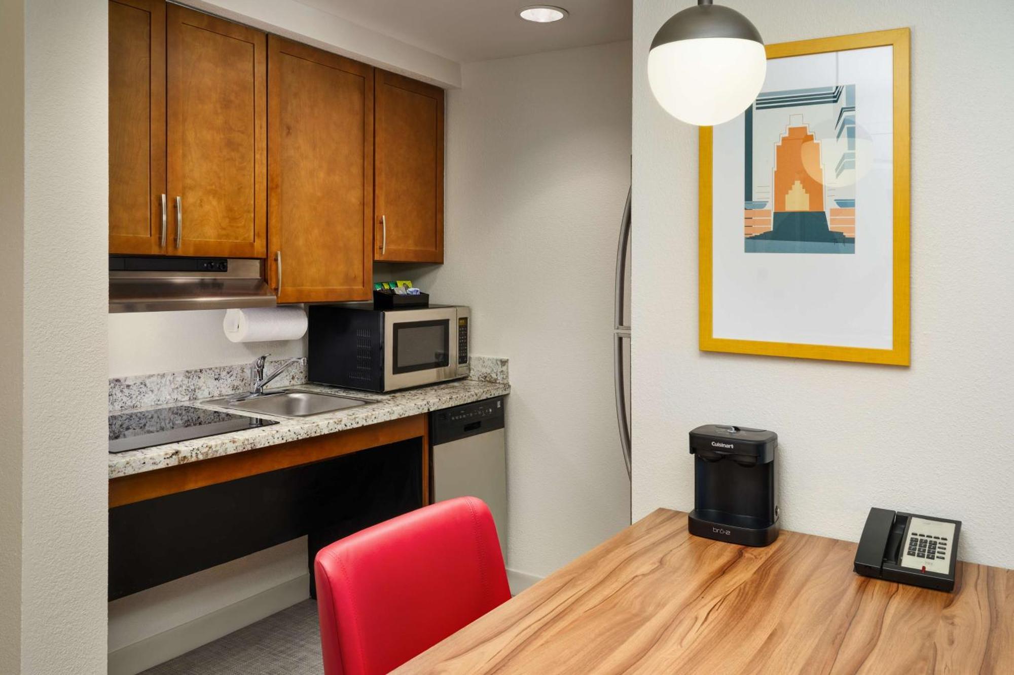 King Suite with Bath Tub - Mobility/Hearing Accessible