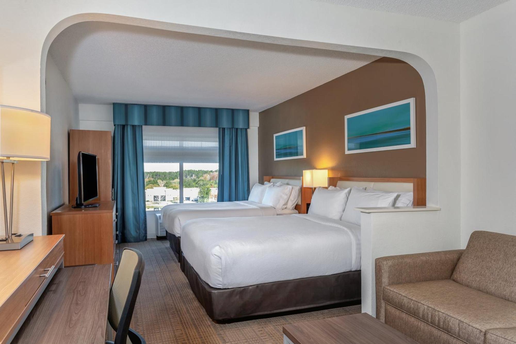Queen Room Two Queen Beds Lakeview