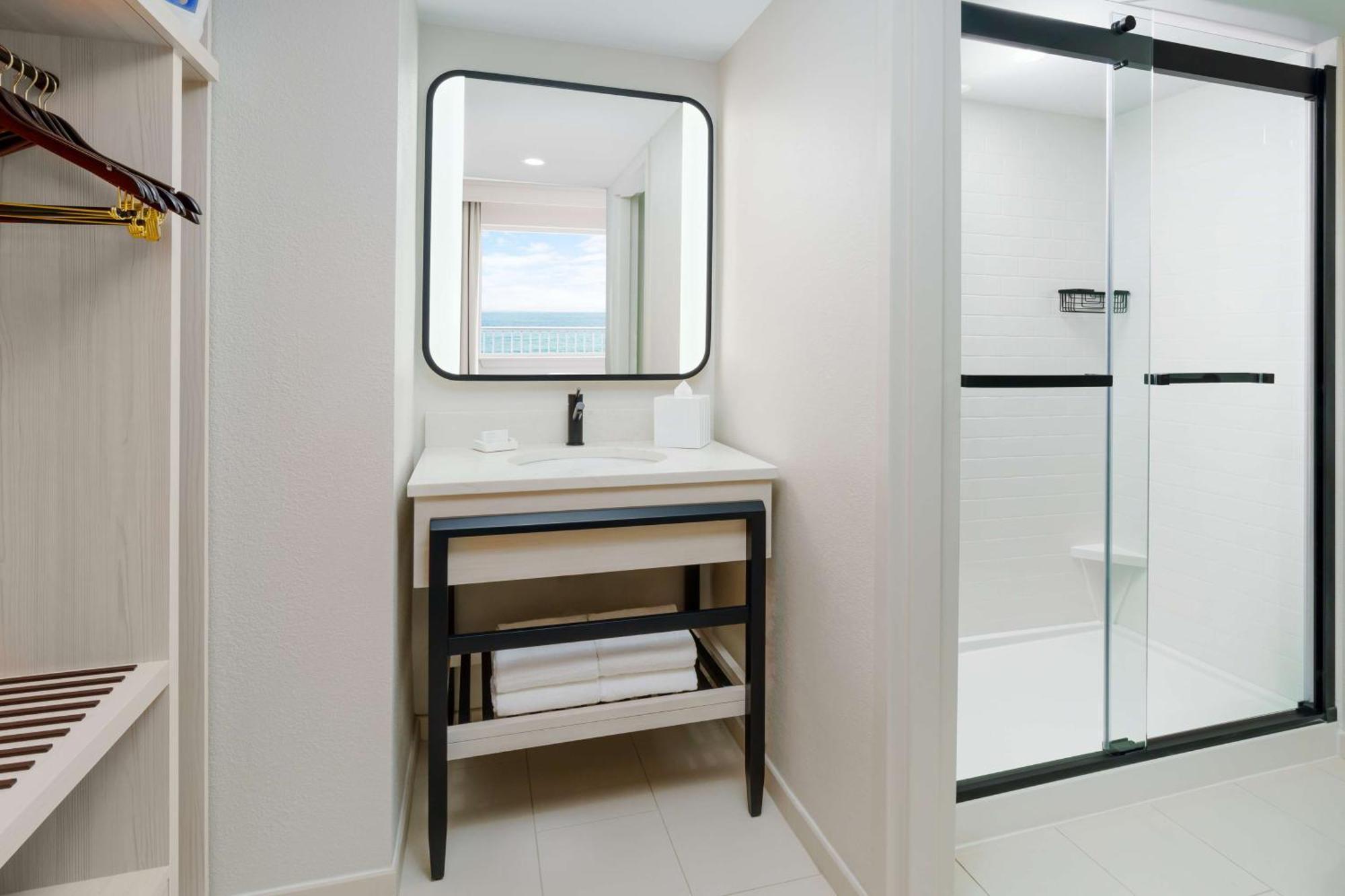 One-Bedroom King Suite Oceanfront,1550133886:JPEG