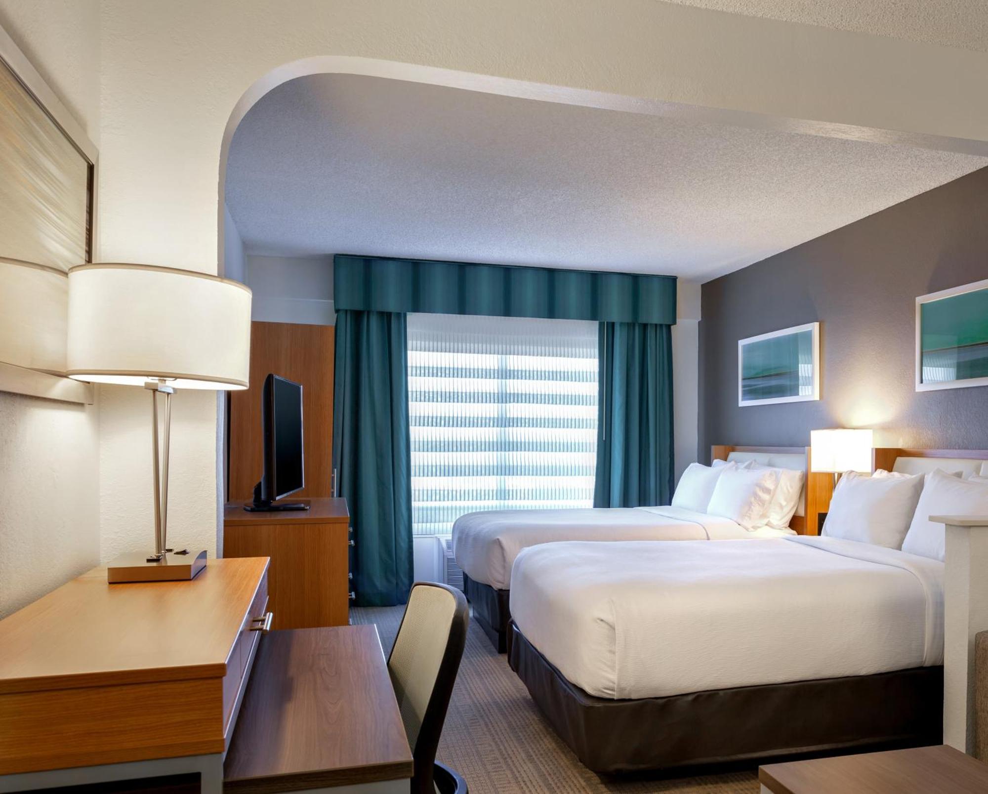 Queen Room Two Queen Beds Lakeview