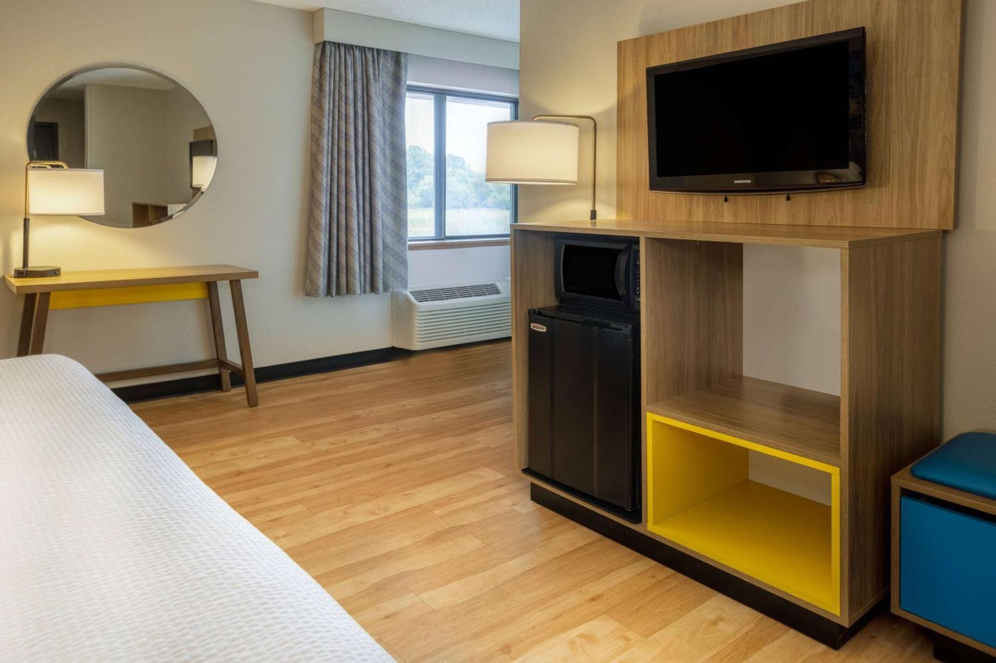 Deluxe King Room - Non-Smoking