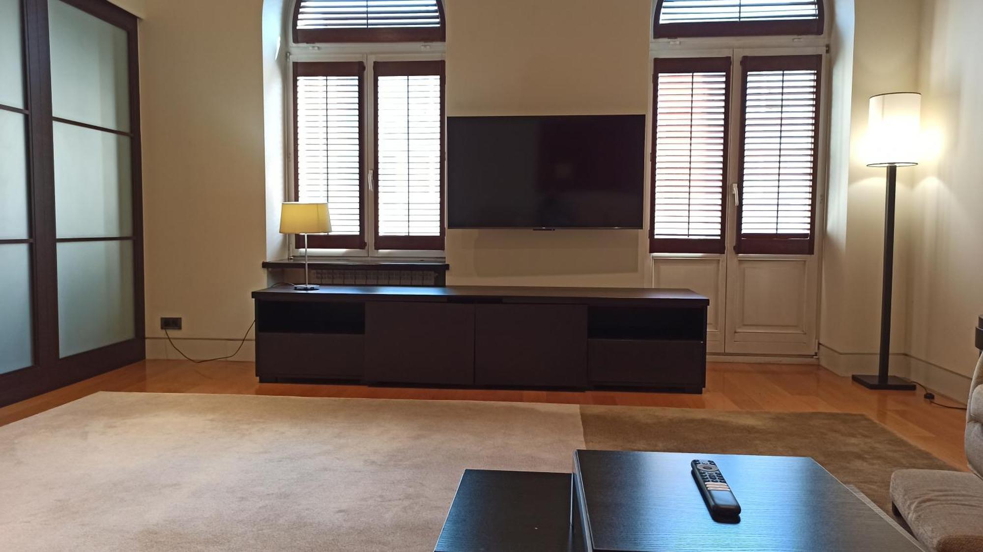 Deluxe One-Bedroom Apartment