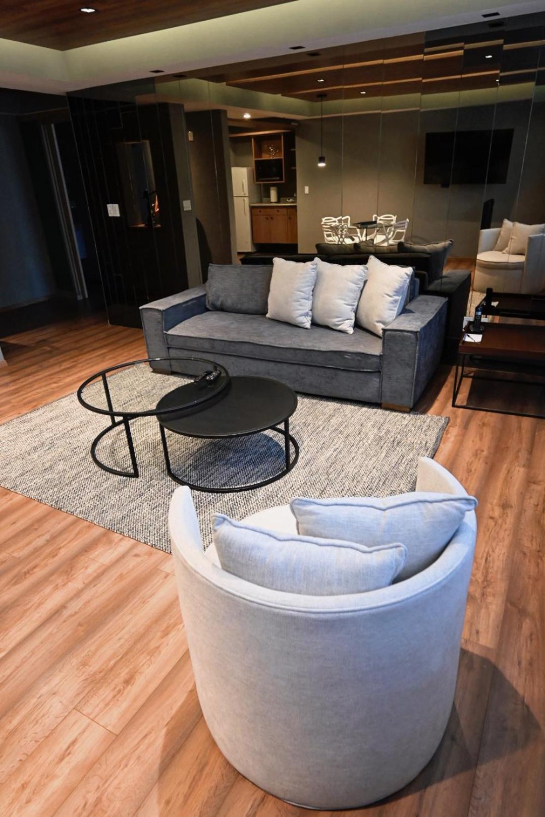 Deluxe Queen Suite