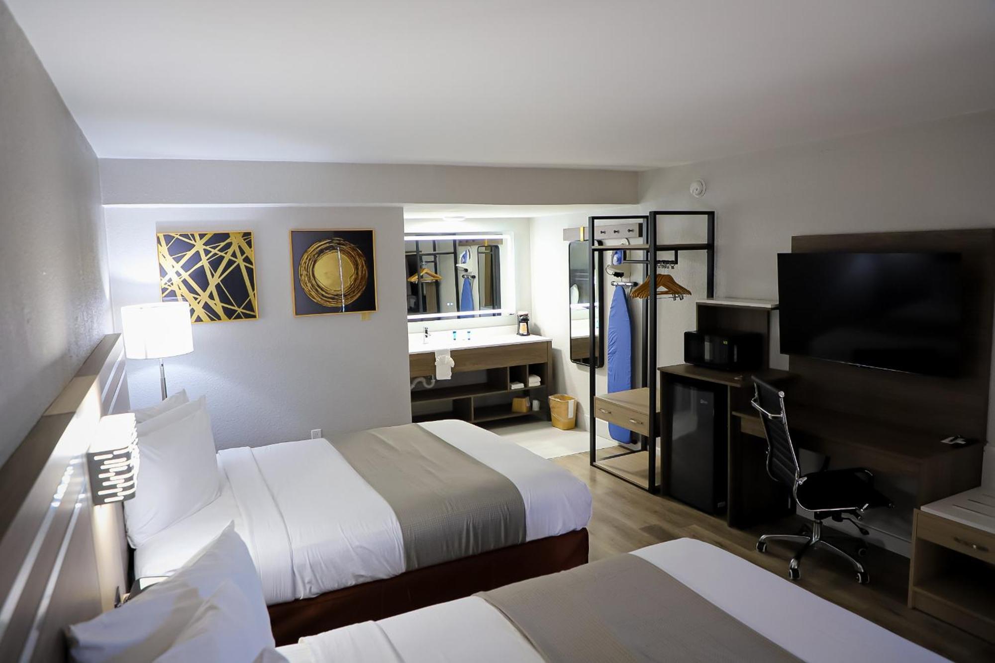 Deluxe Double Room Shower