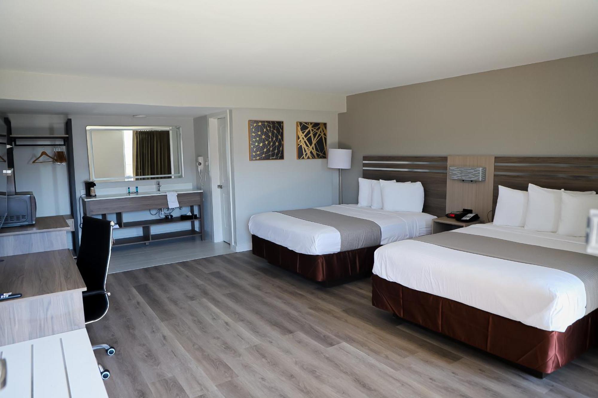 Deluxe Double Room Shower