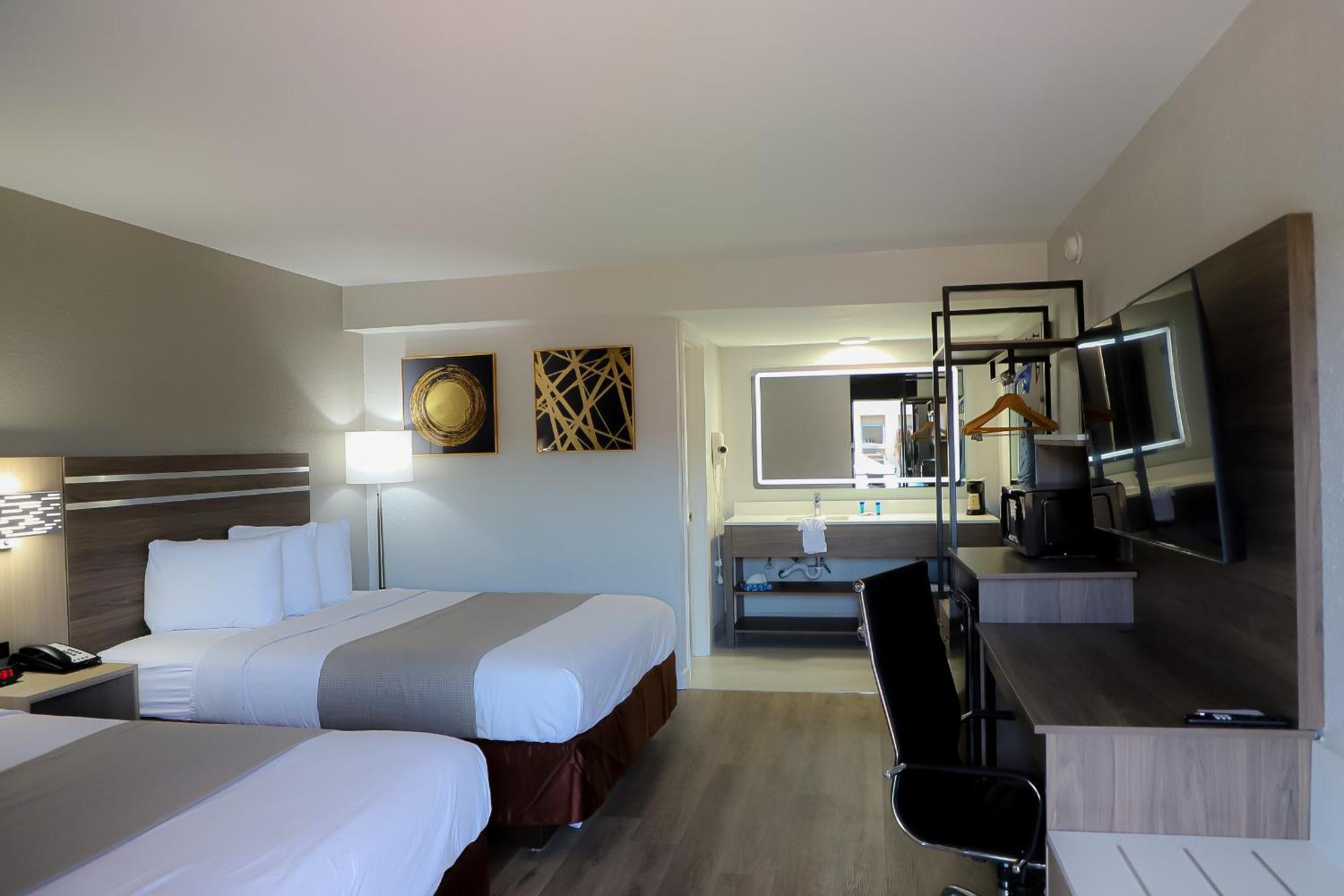 Deluxe Double Room Shower