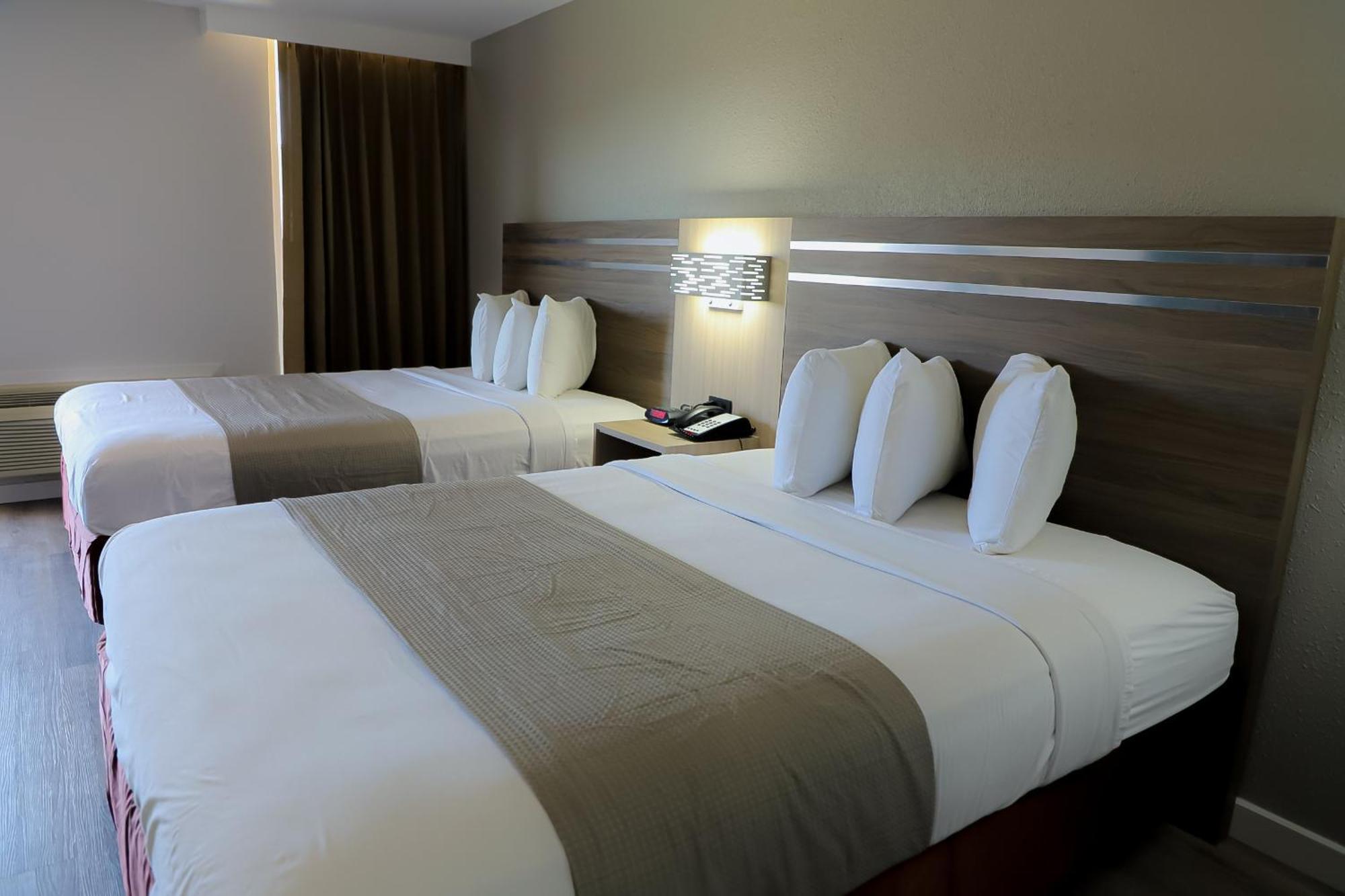 Deluxe Double Room Shower