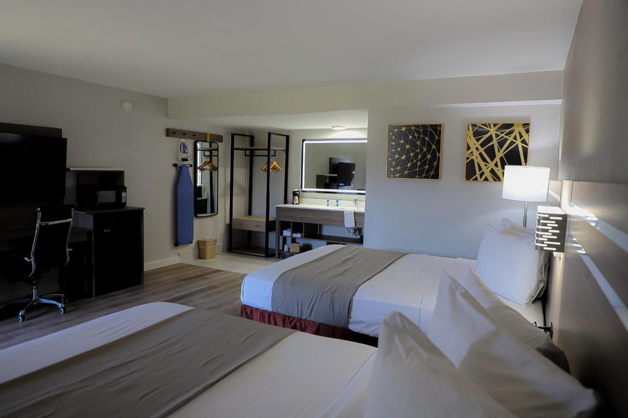 Deluxe Double Room Shower