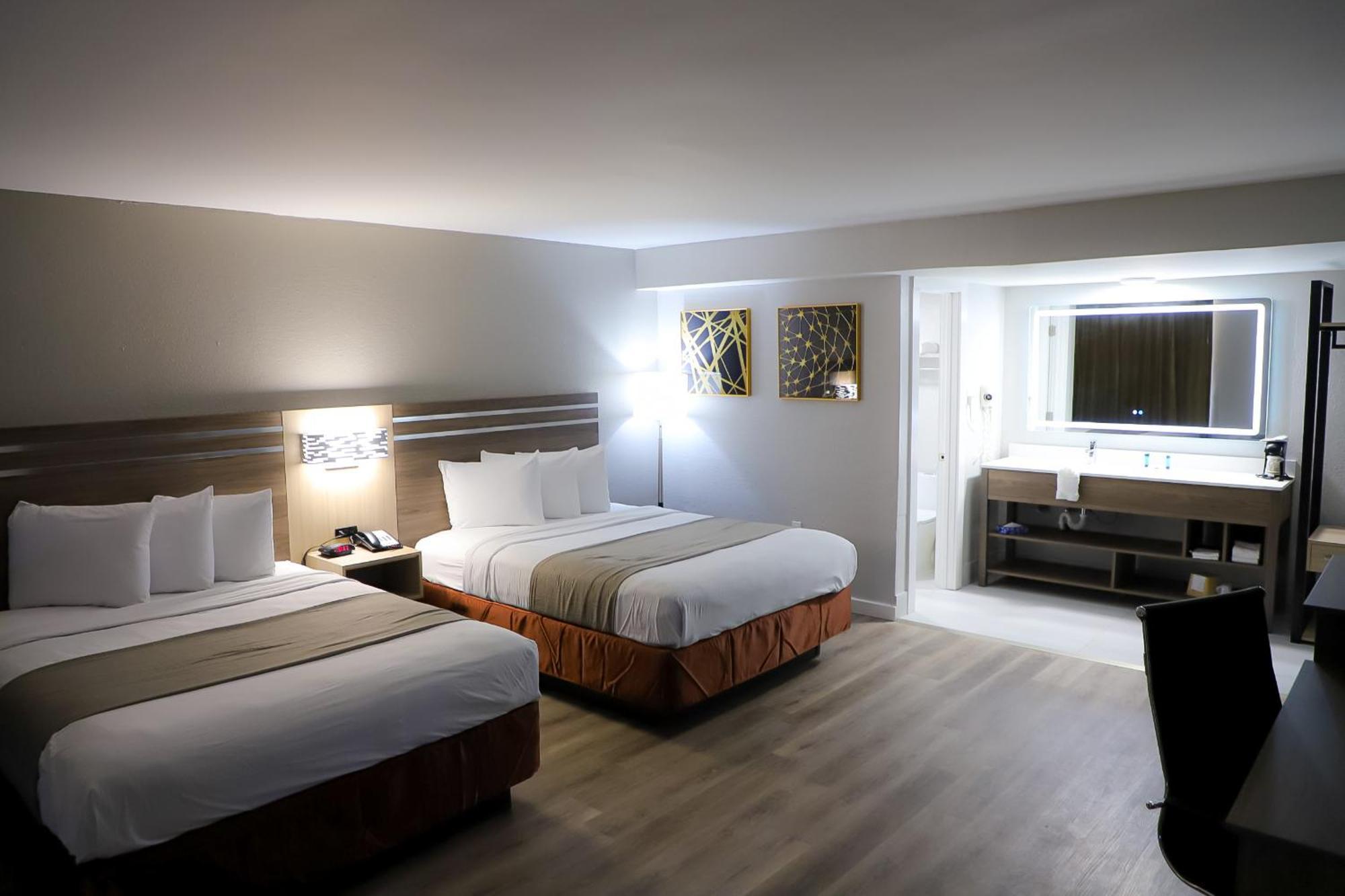 Deluxe Double Room Shower