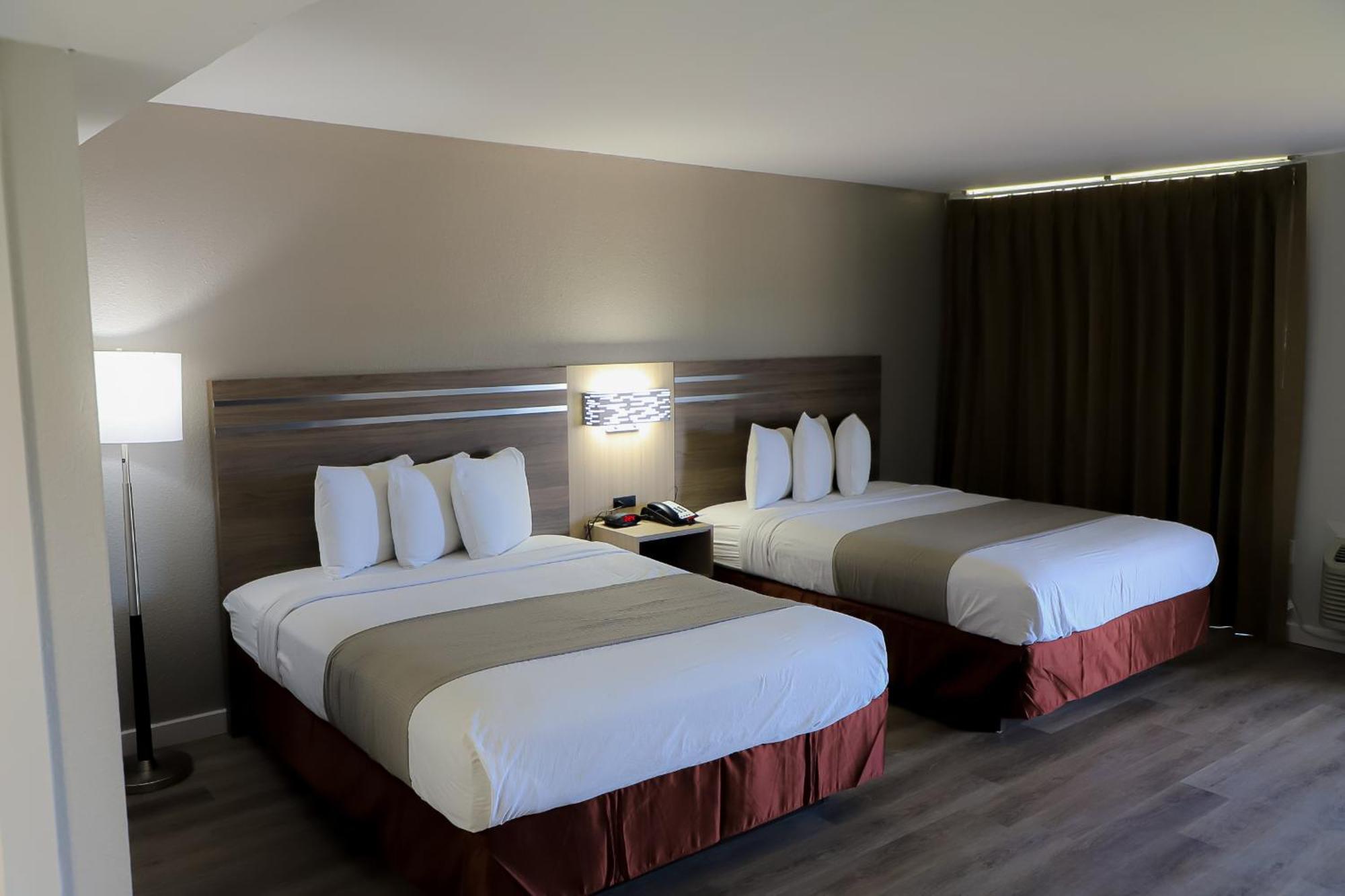 Deluxe Double Room Shower