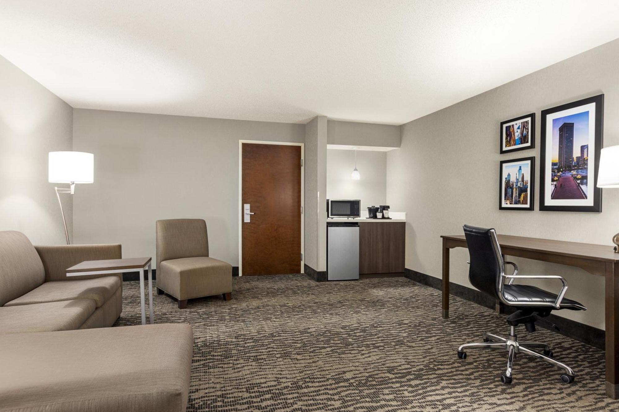 Studio Suite Two Double Beds Non-Smoking