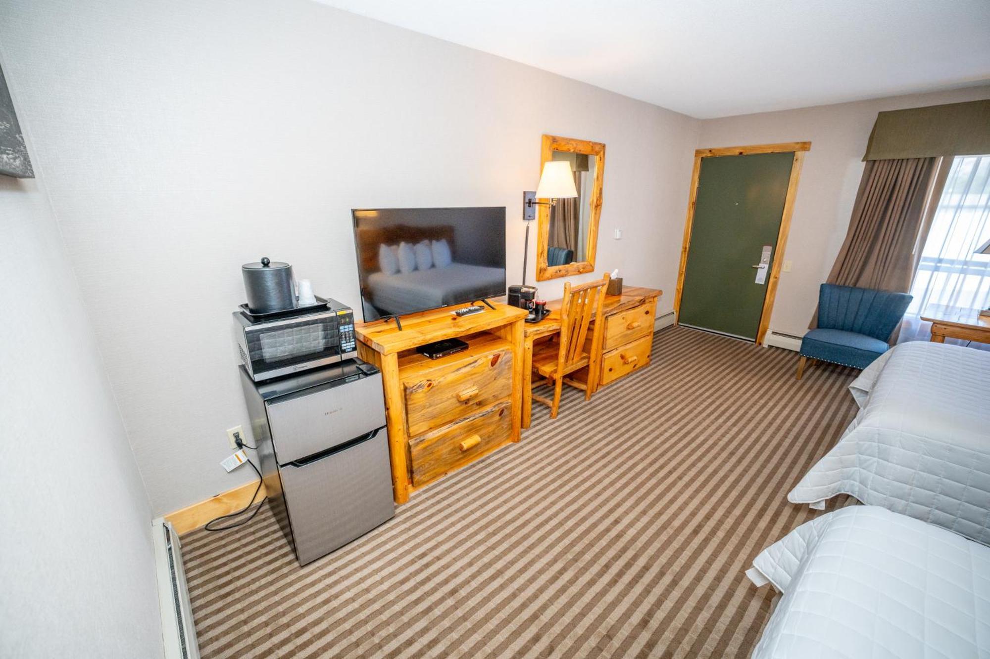 Queen Room Two Queen Beds Pet Friendly