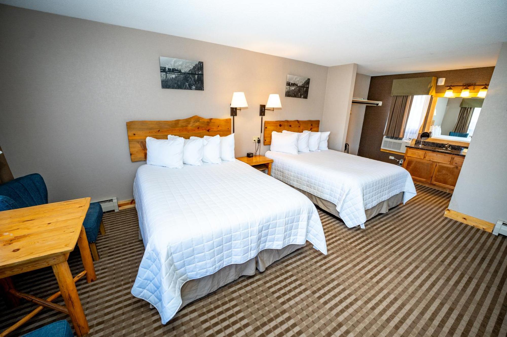 Queen Room Two Queen Beds Non-Pet Friendly