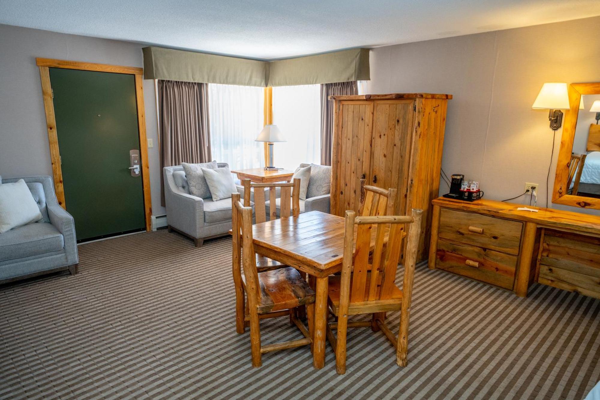 3 Queen Room Non-Pet Friendly