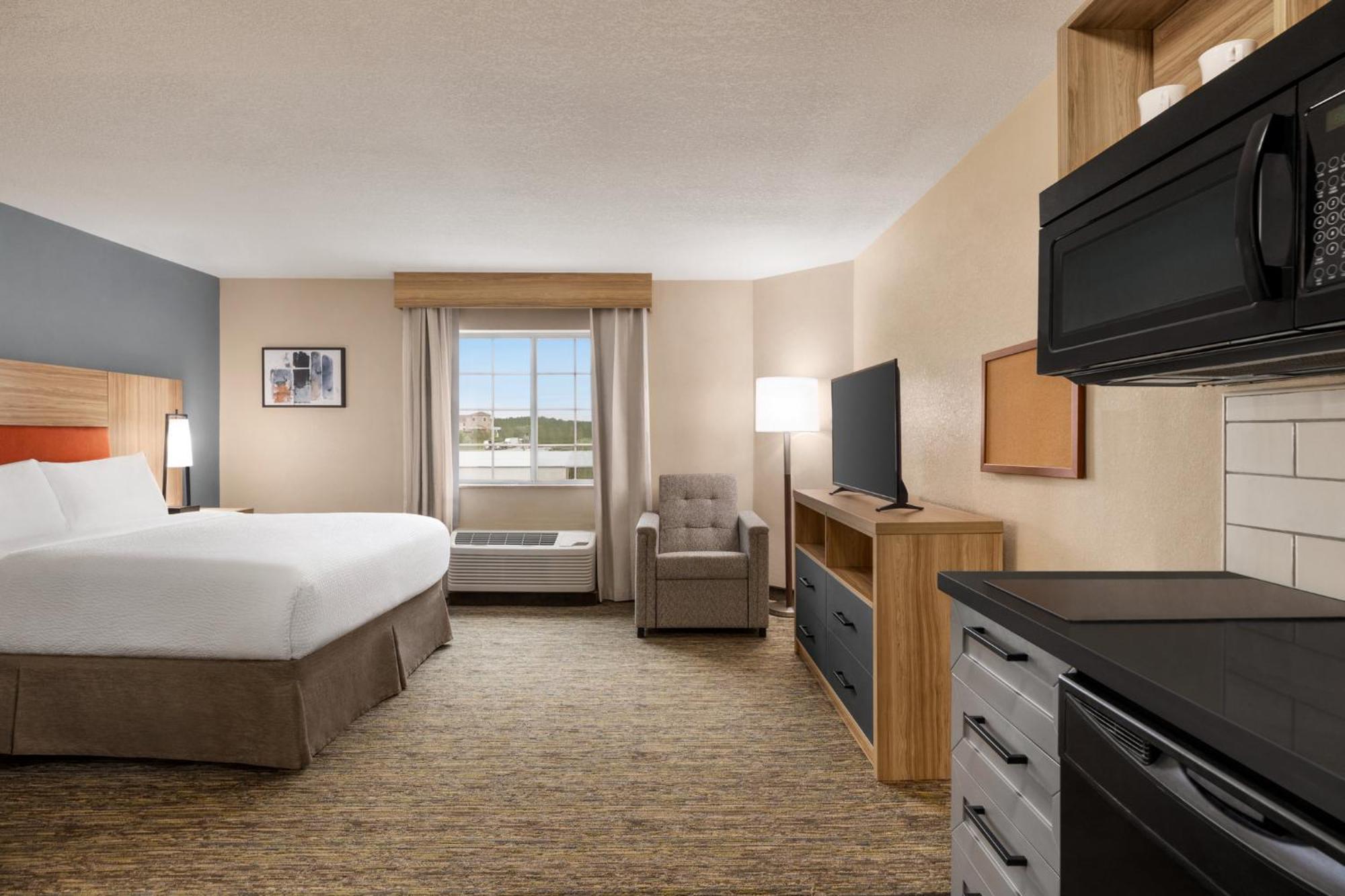Queen Room Hearing Mobility Accessible Tub