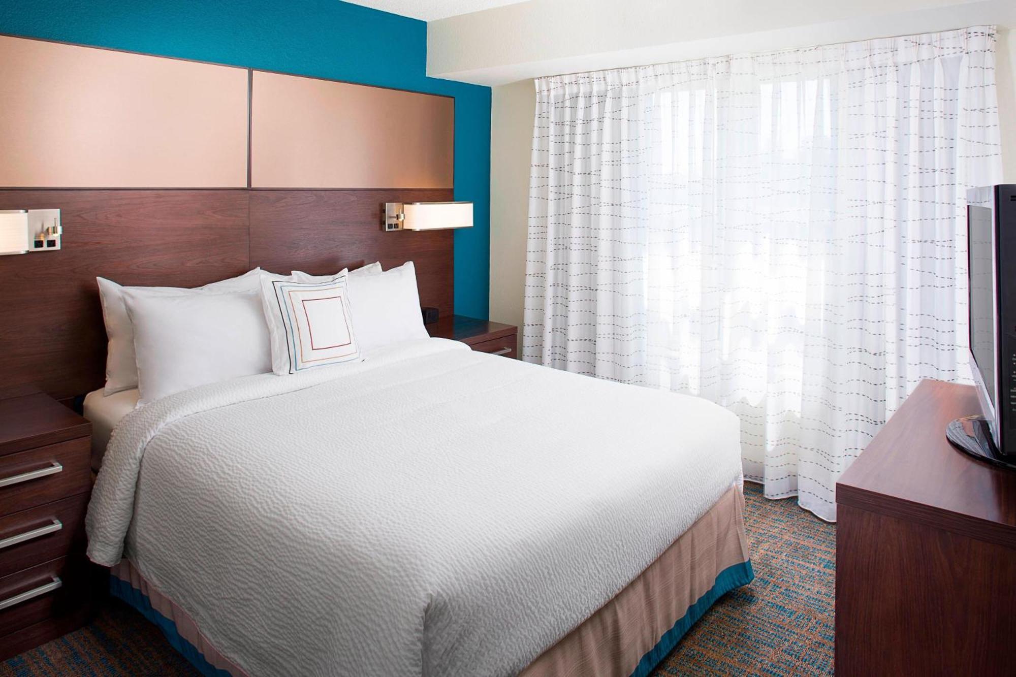 One-Bedroom Queen Suite