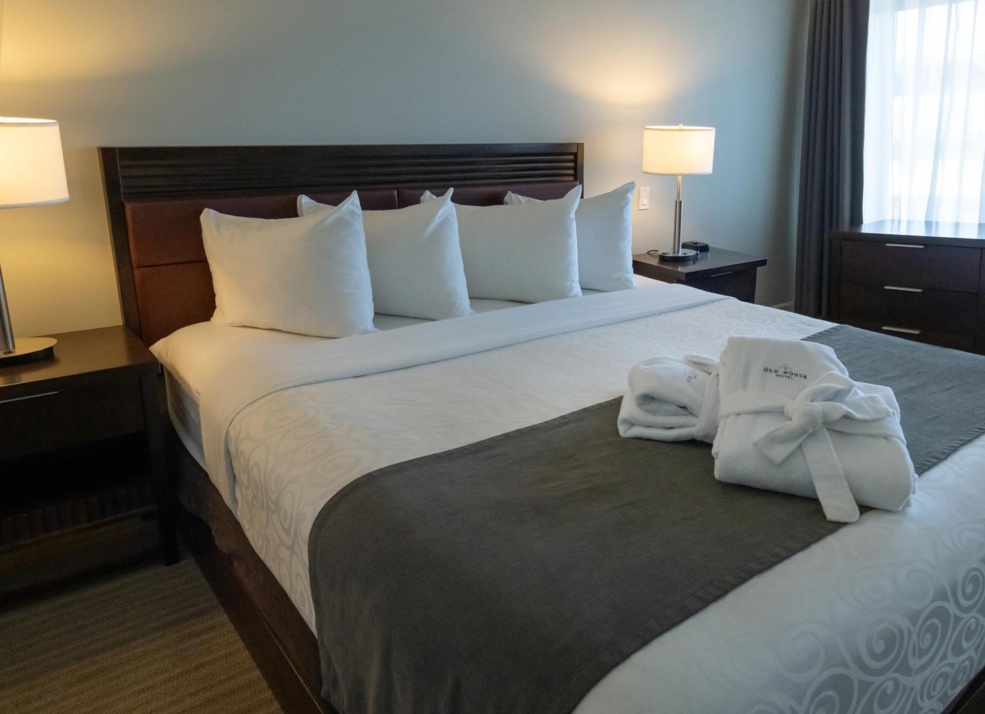 Standard King Room