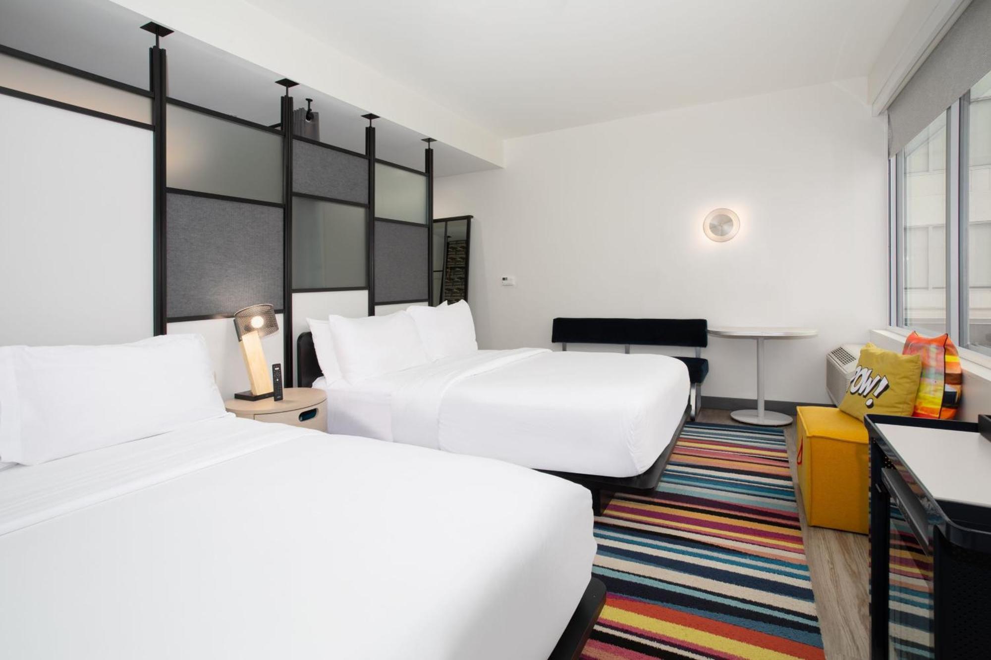 Aloft, Guest room, 2 Queen