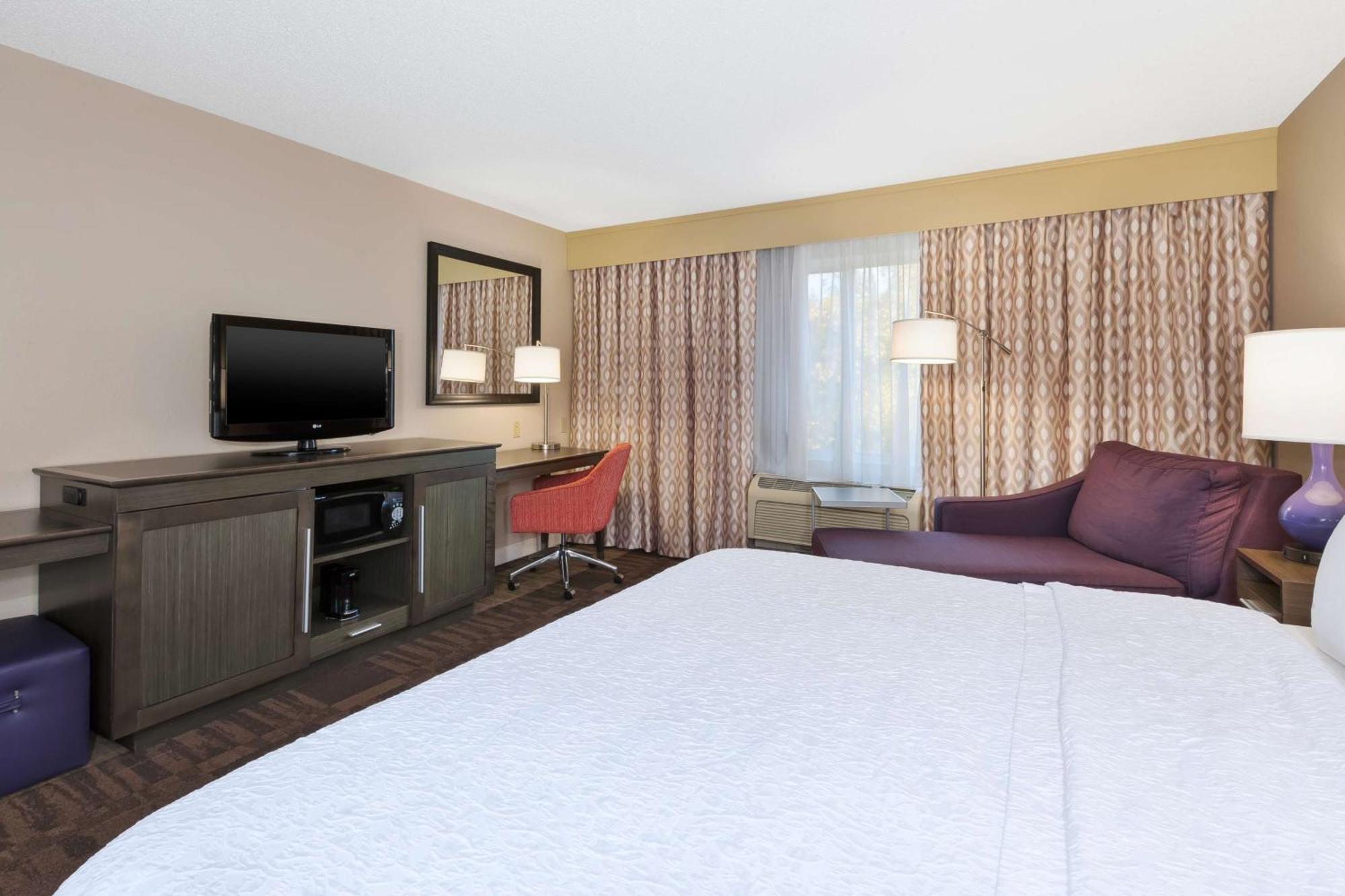 King Room with King Bed - Non-Smoking