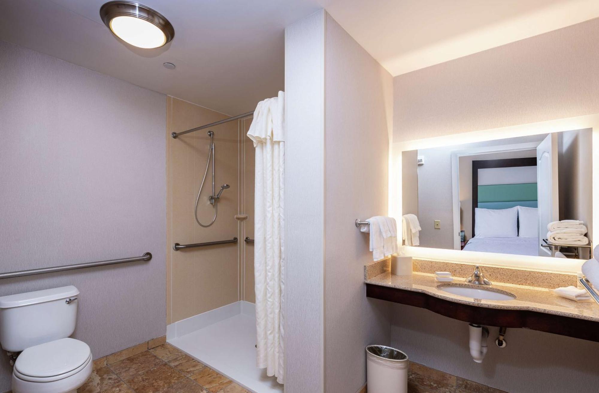 King Suite Accessible Tub Mobility Hearing Access or Non-Smoking