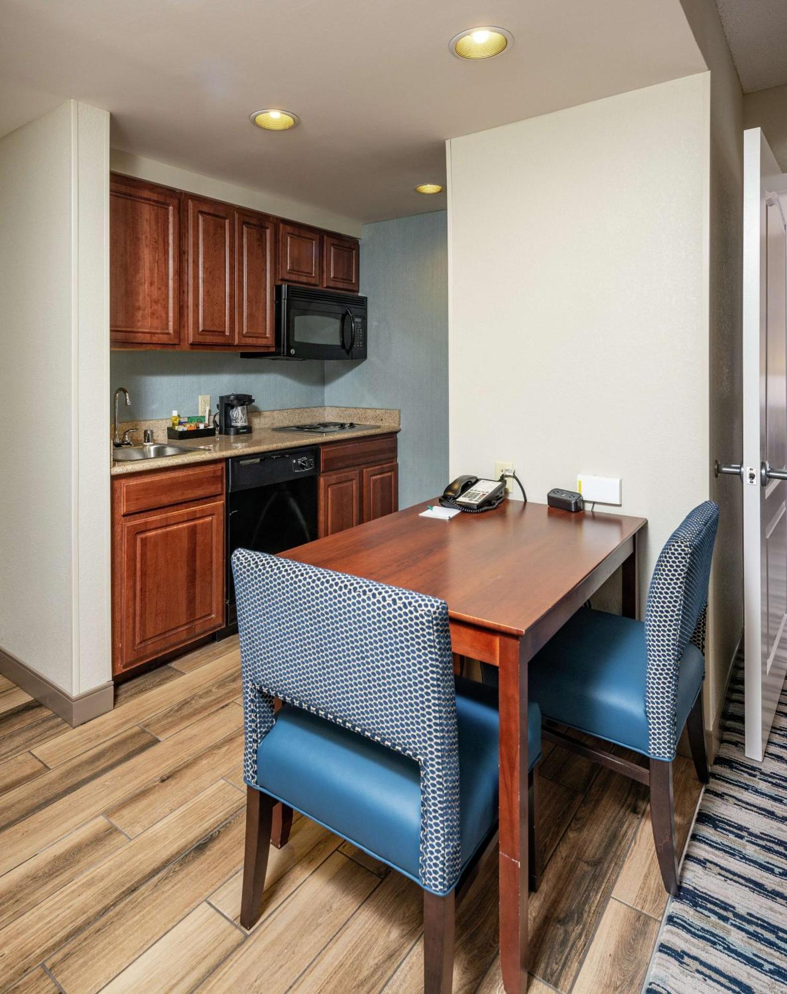 One-Bedroom King Suite Non-Smoking