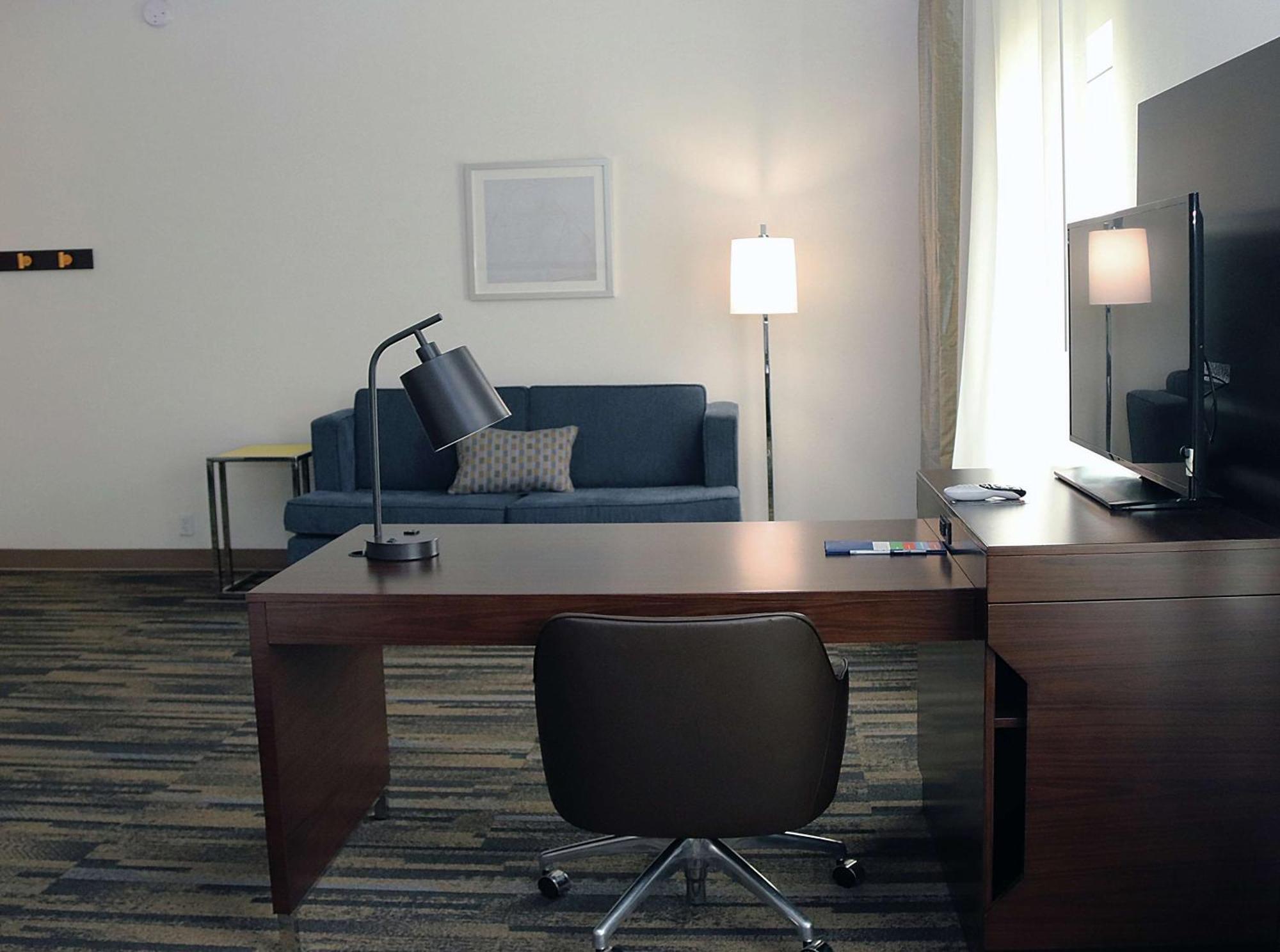 King Studio Suite with Sofa Bed - Non-Smoking