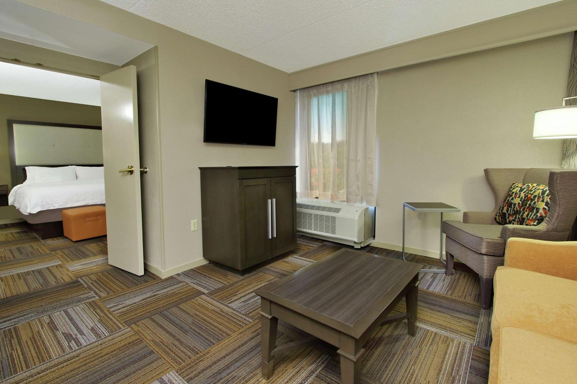 One-Bedroom King Suite - Non-Smoking