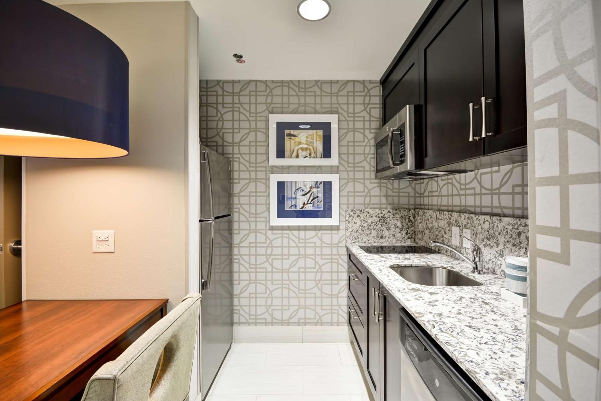 One-Bedroom King Suite - Non-Smoking
