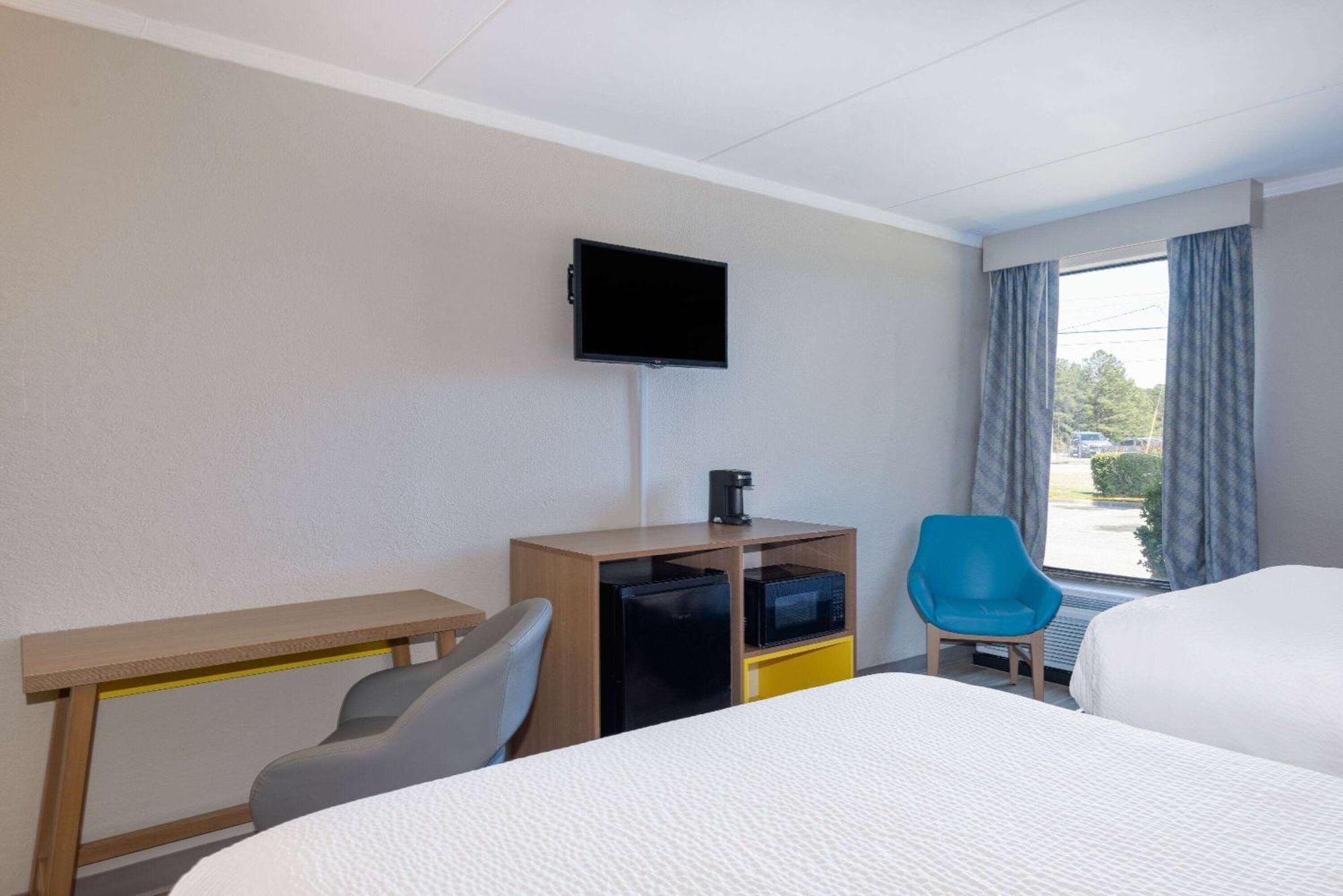 Queen Room with Two Queen Beds - Smoking