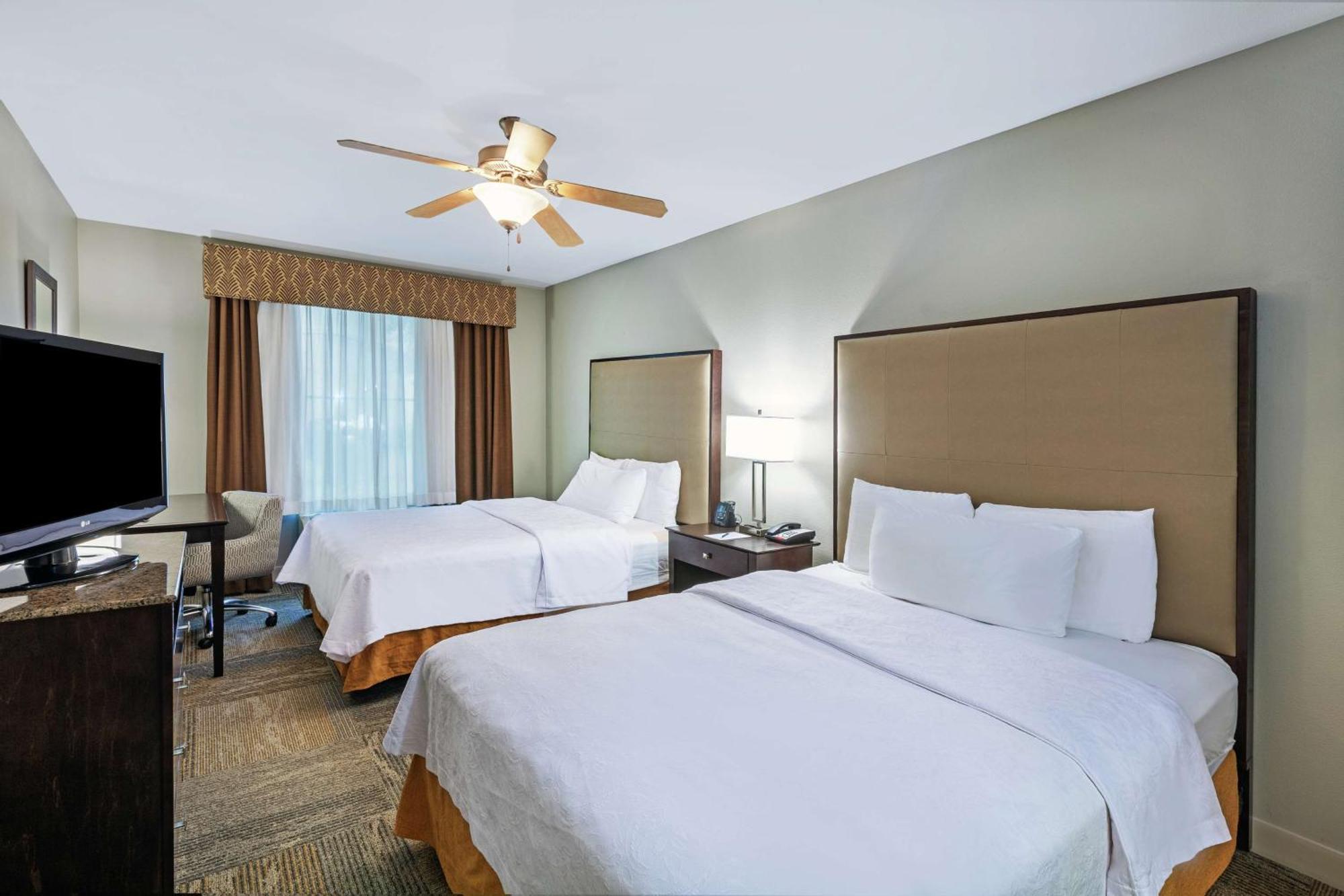 One-Bedroom Queen Suite Two Queen Beds Non-Smoking,1551375991:JPEG