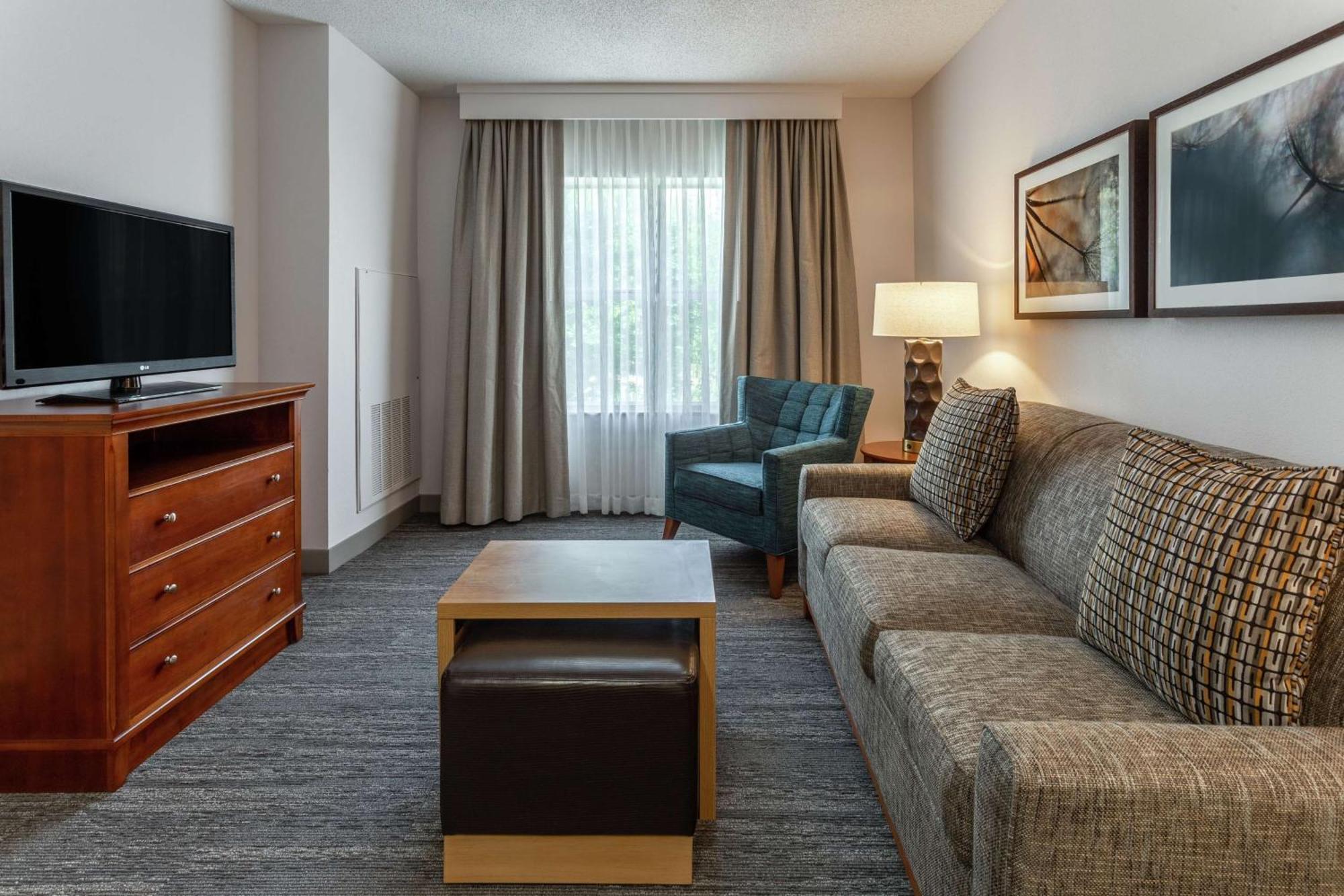 King Suite Hearing Access or Non-Smoking