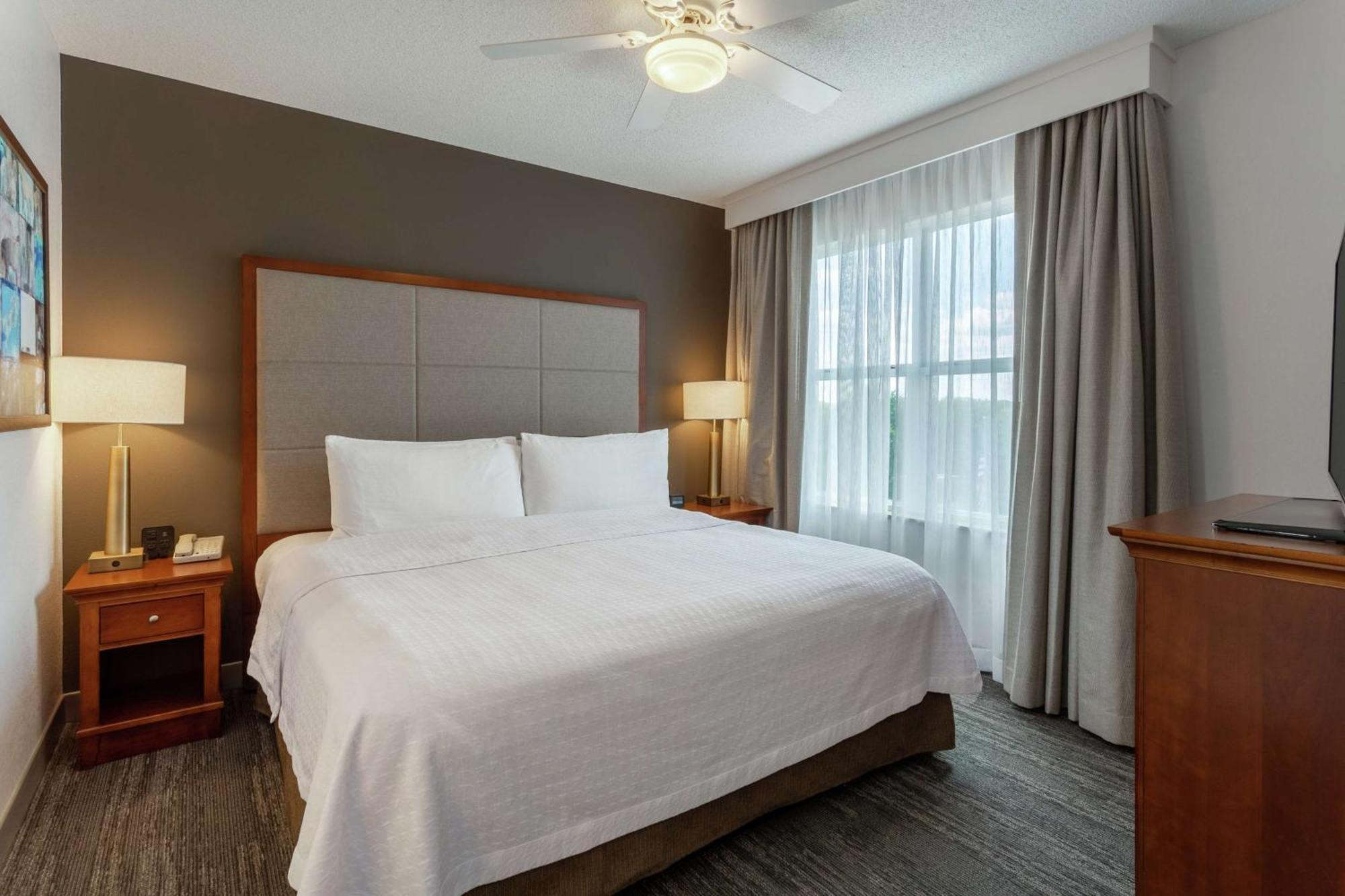 One-Bedroom King Suite Non-Smoking