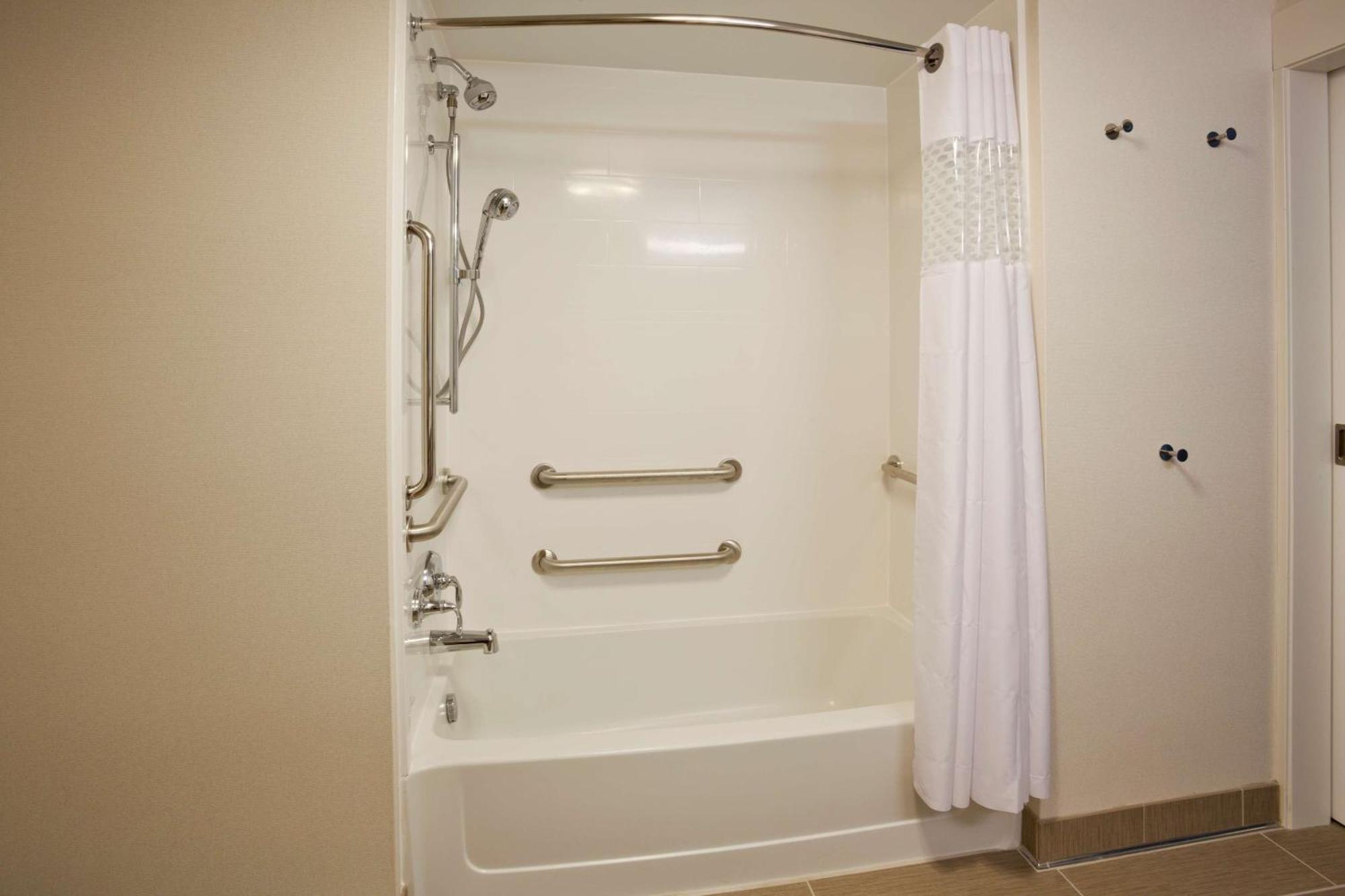 Queen Room with Two Queen Beds - Mobility Access/Non-Smoking