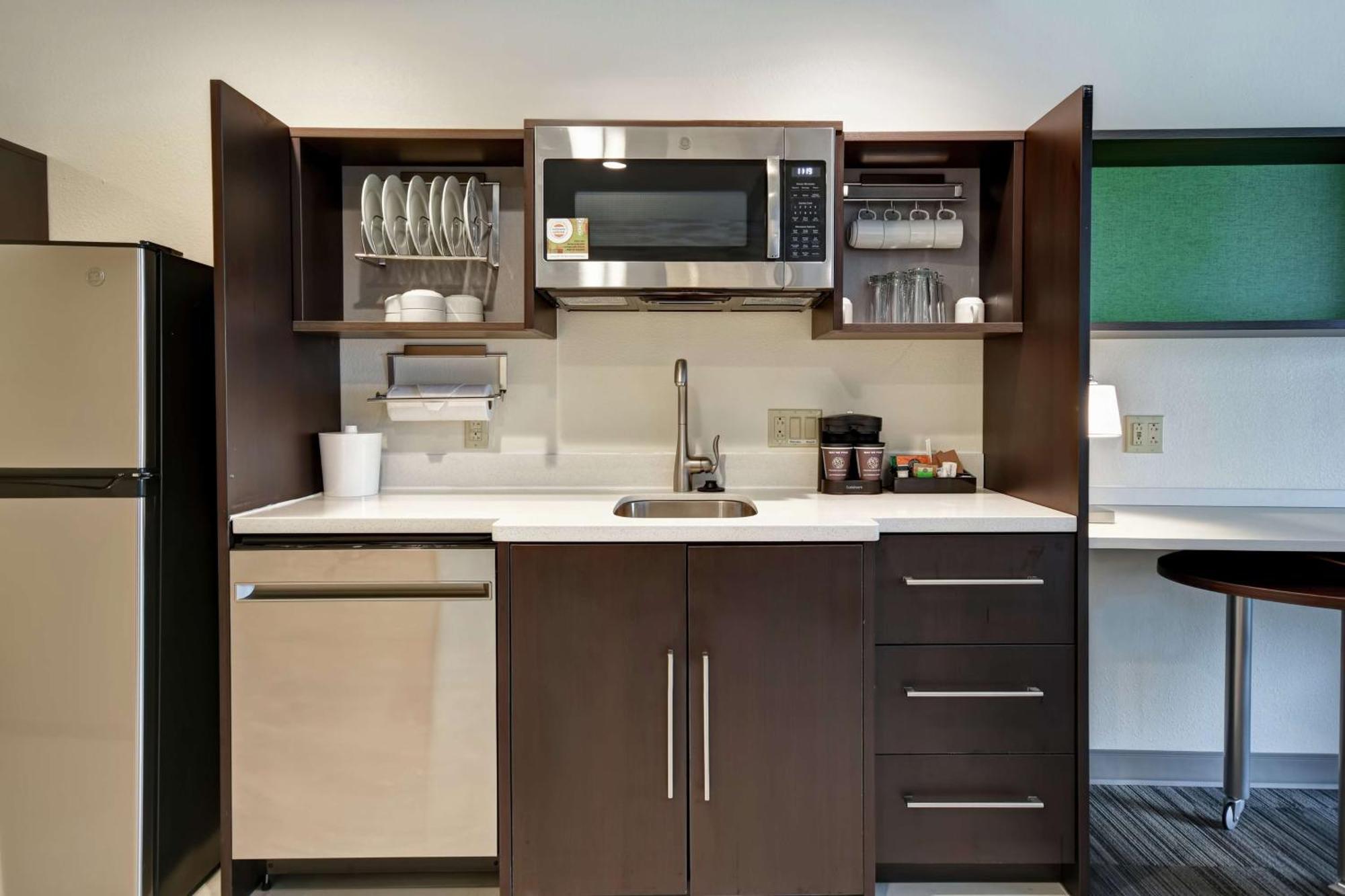 One-Bedroom King Suite - Non-Smoking
