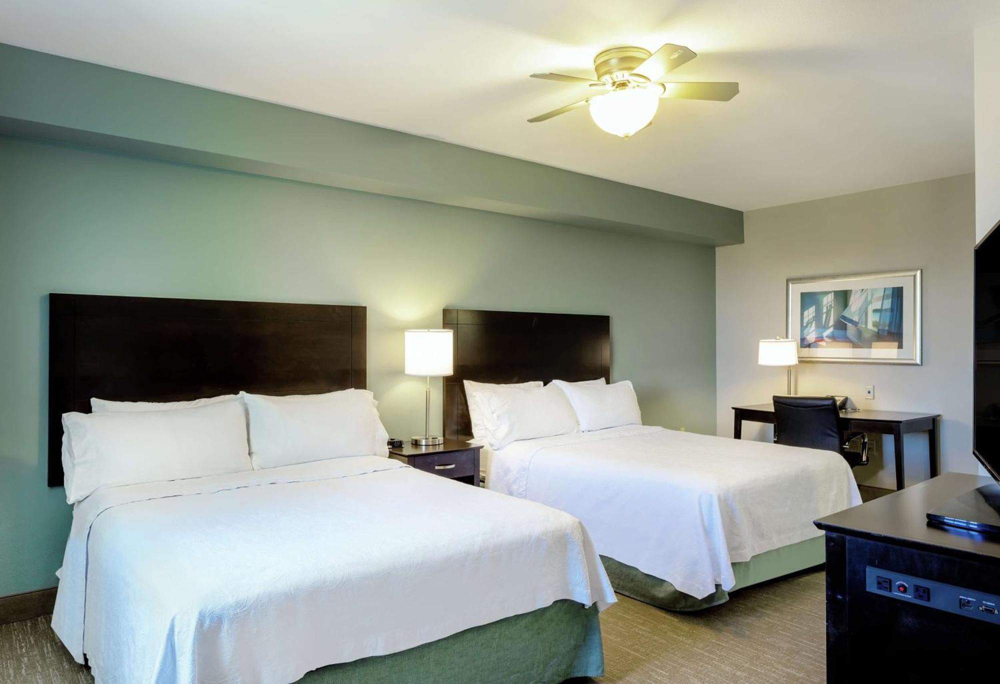 One-Bedroom Queen Suite Two Queen Beds Non-Smoking