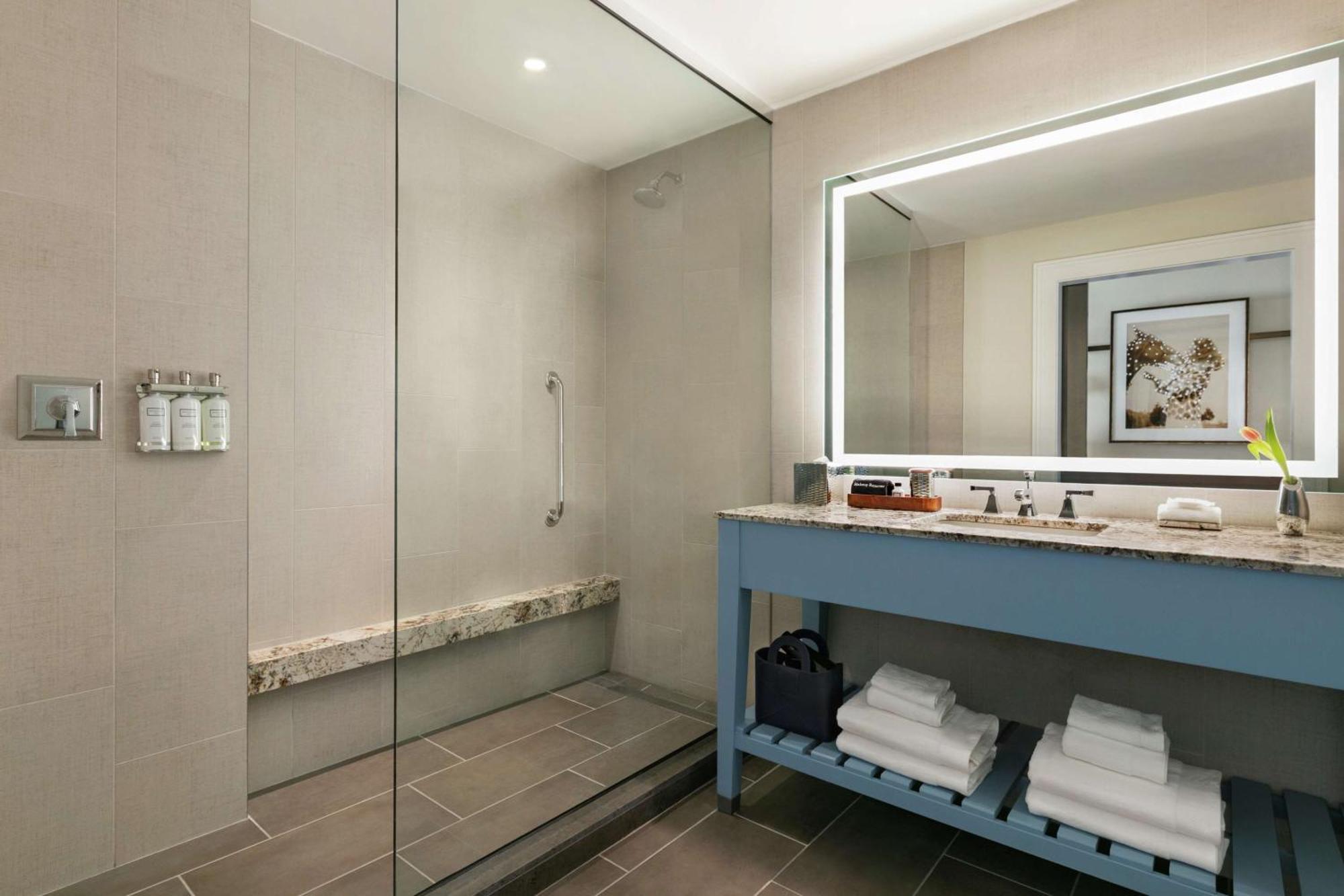 Corner Junior King Suite with Balcony