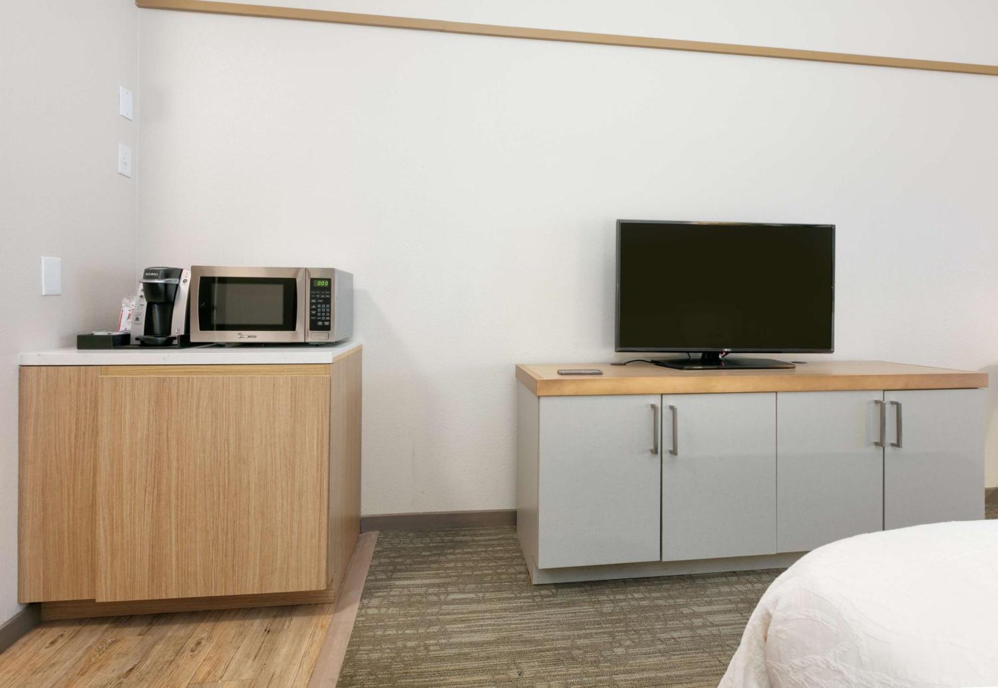 King Room with Sofa Bed - Disability Access/Non-Smoking