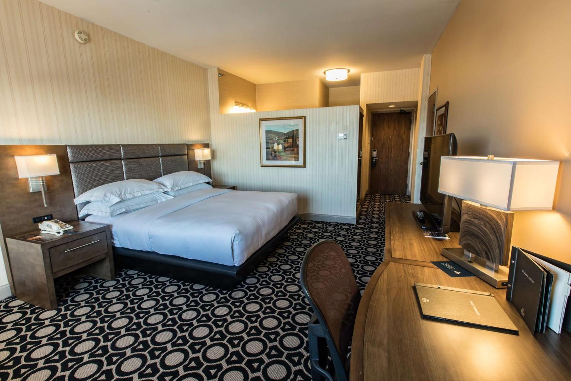 King Room with Tub - Mobility and Hearing Access